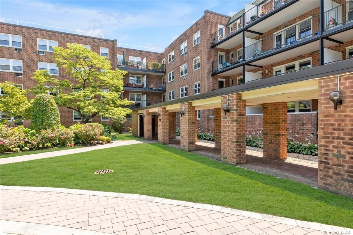 #1 photo, 32 Pearsall Avenue, नासाउ काउंटी Glen Cove , NY 11542