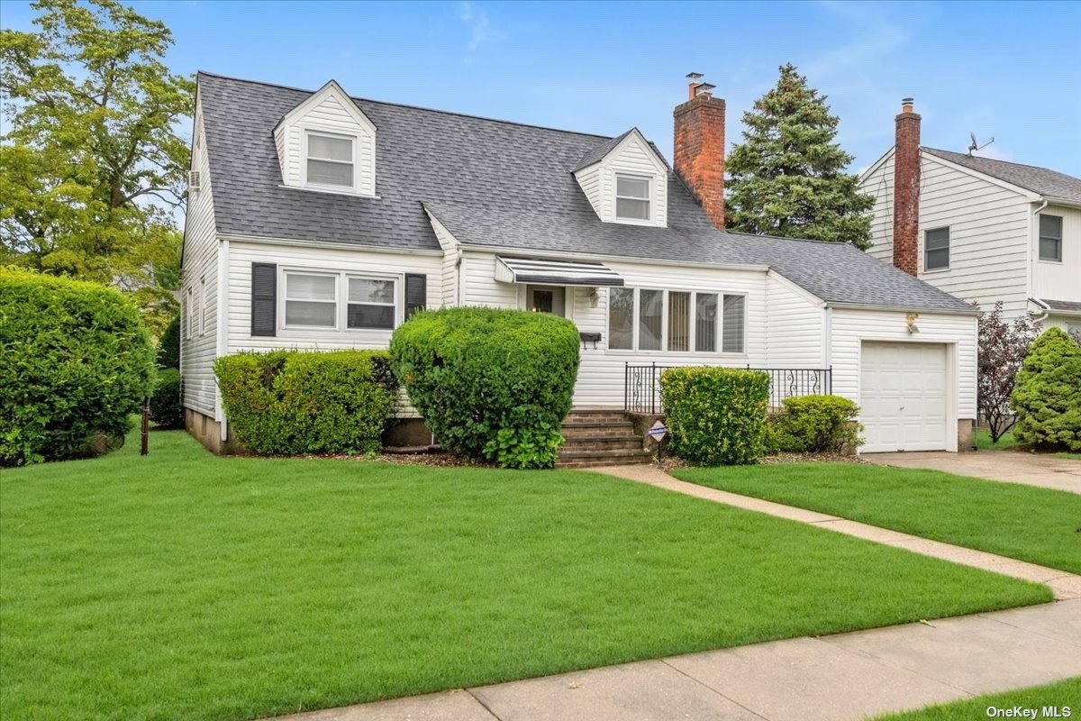 #1 photo, 9 Shelley Court, Plainview , NY 11803