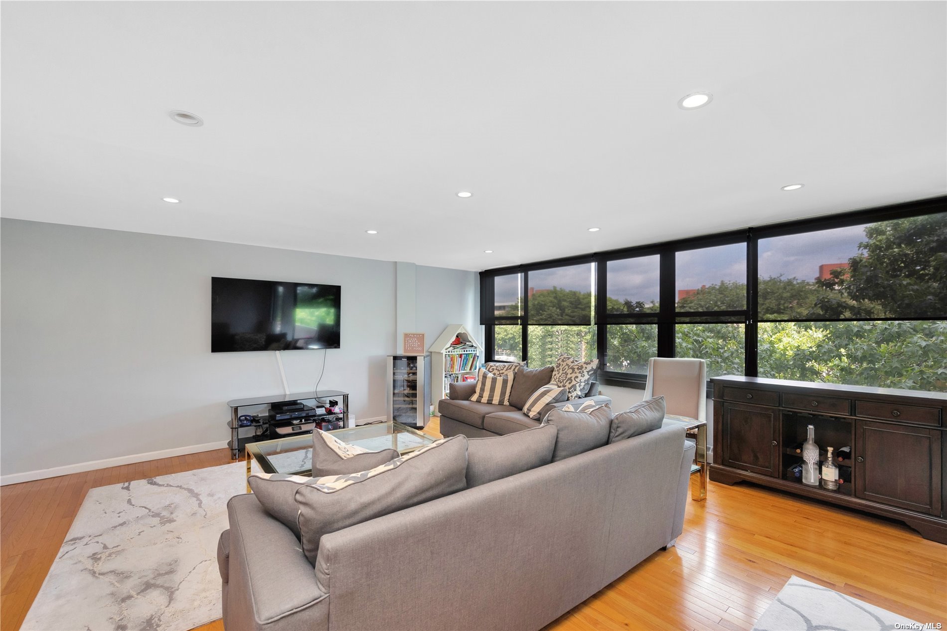 #1 photo, 10-24 166th St, 皇后區 Beechhurst , NY 11357