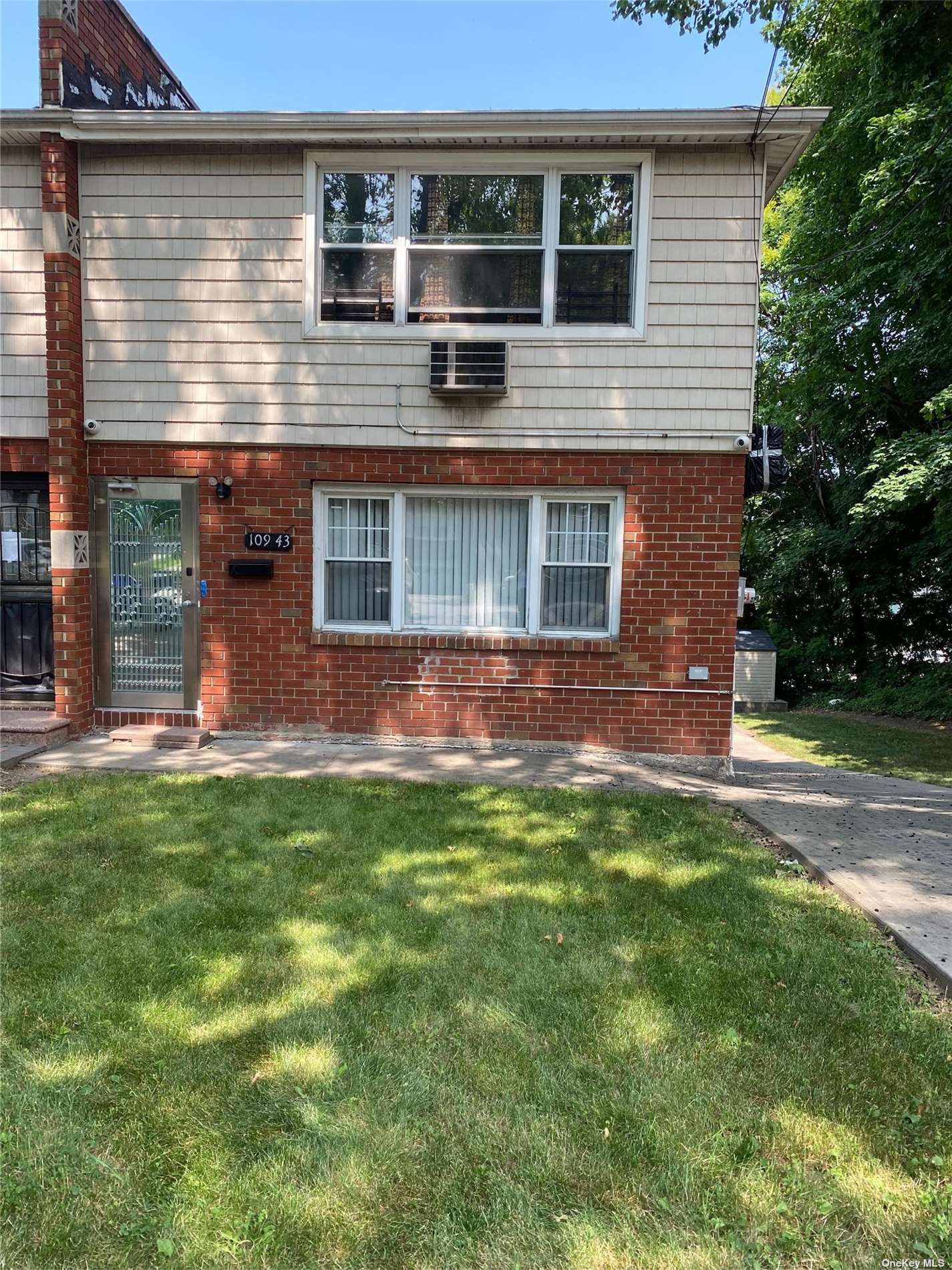 #1 photo, 109-43 Ditmars Boulevard, एल्महर्स्ट East Elmhurst , NY 11369