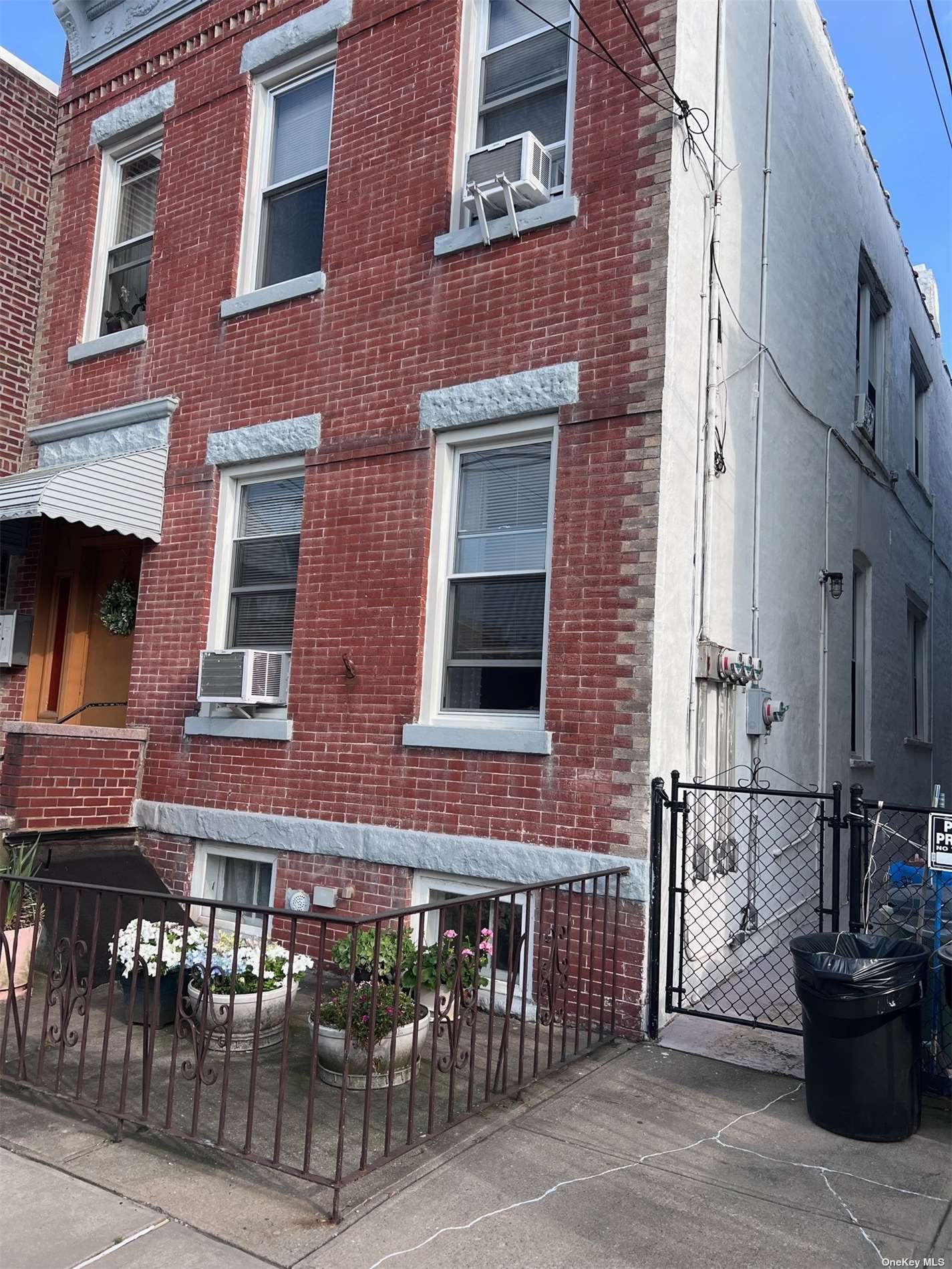 #1 photo, 76-10 68th Avenue, 法拉盛 Flushing , NY 11379