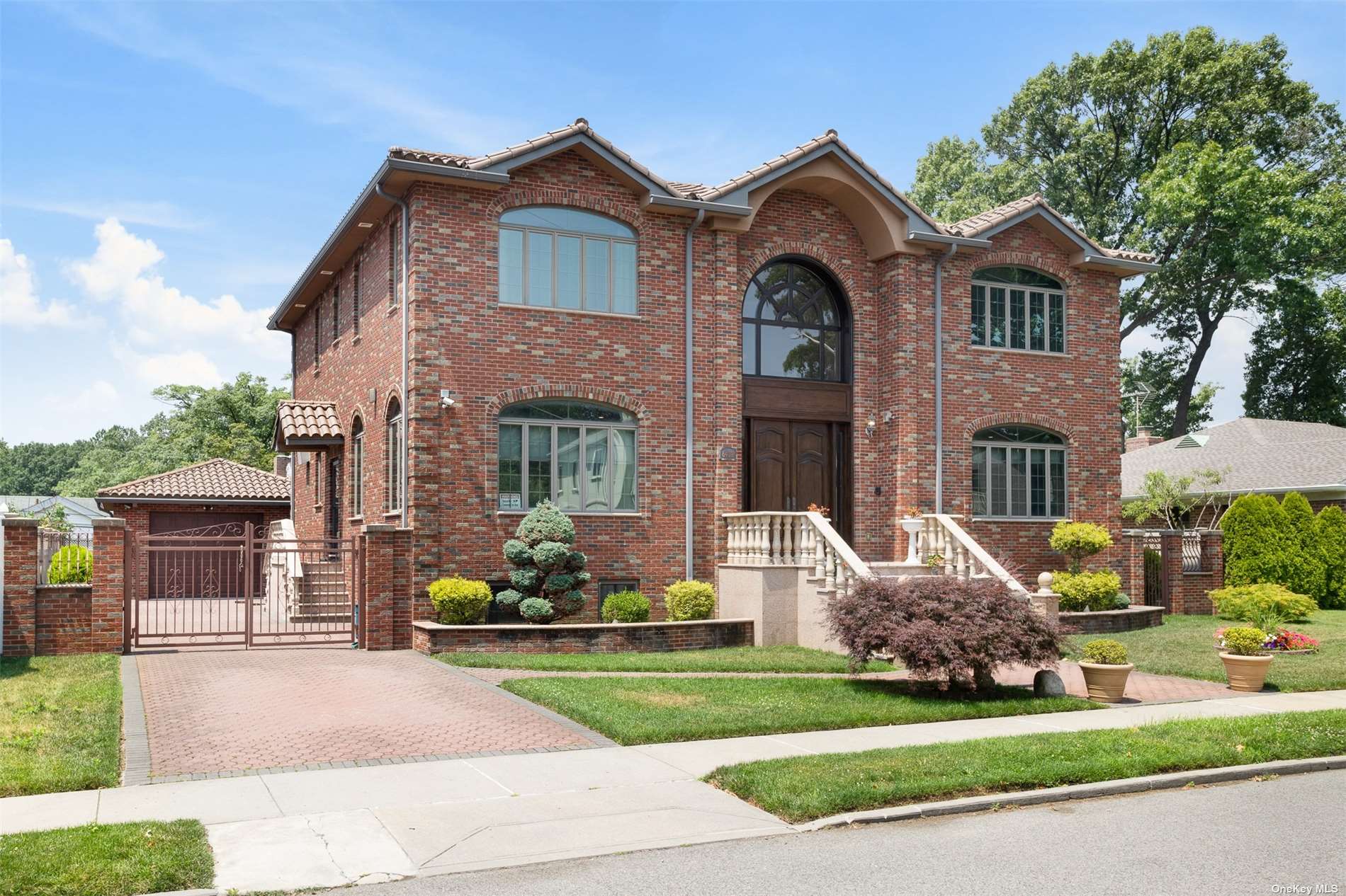 #1 photo, 64-38 212th Street, 皇后区 Oakland Gardens , NY 11364