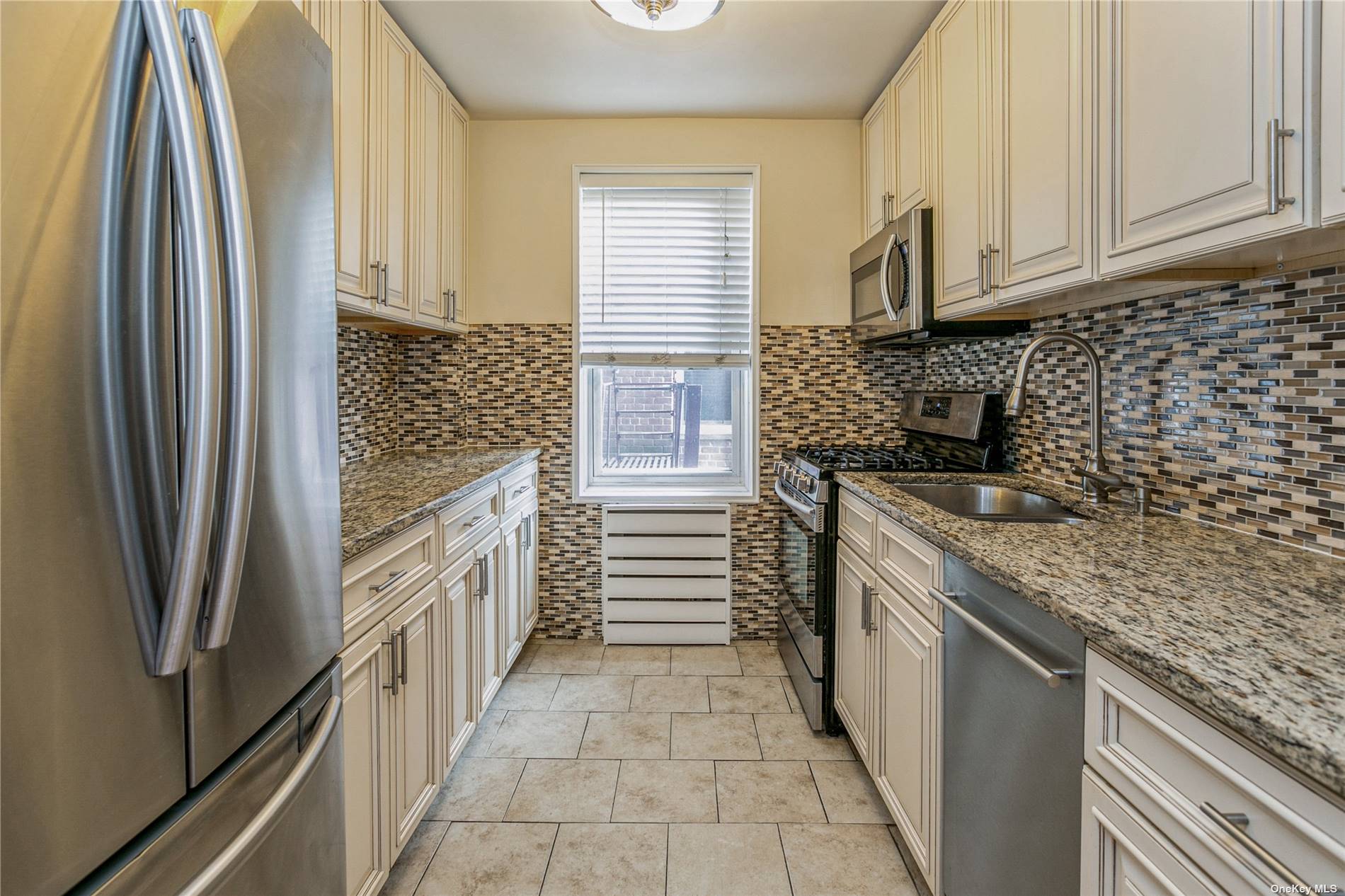 #1 photo, 72-10 112th St, 皇后区 森林小丘 Forest Hills , NY 11375