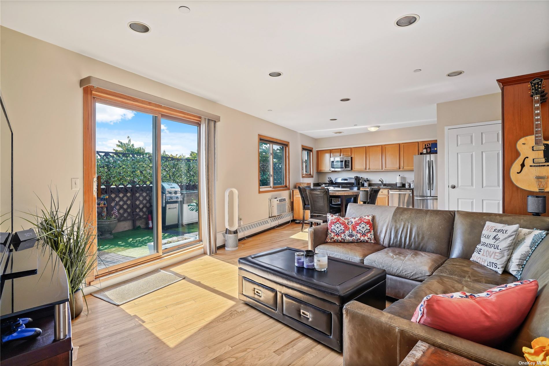 #1 photo, 118-82 Metropolitan Avenue, 皇后区 秋园 Kew Gardens , NY 11415