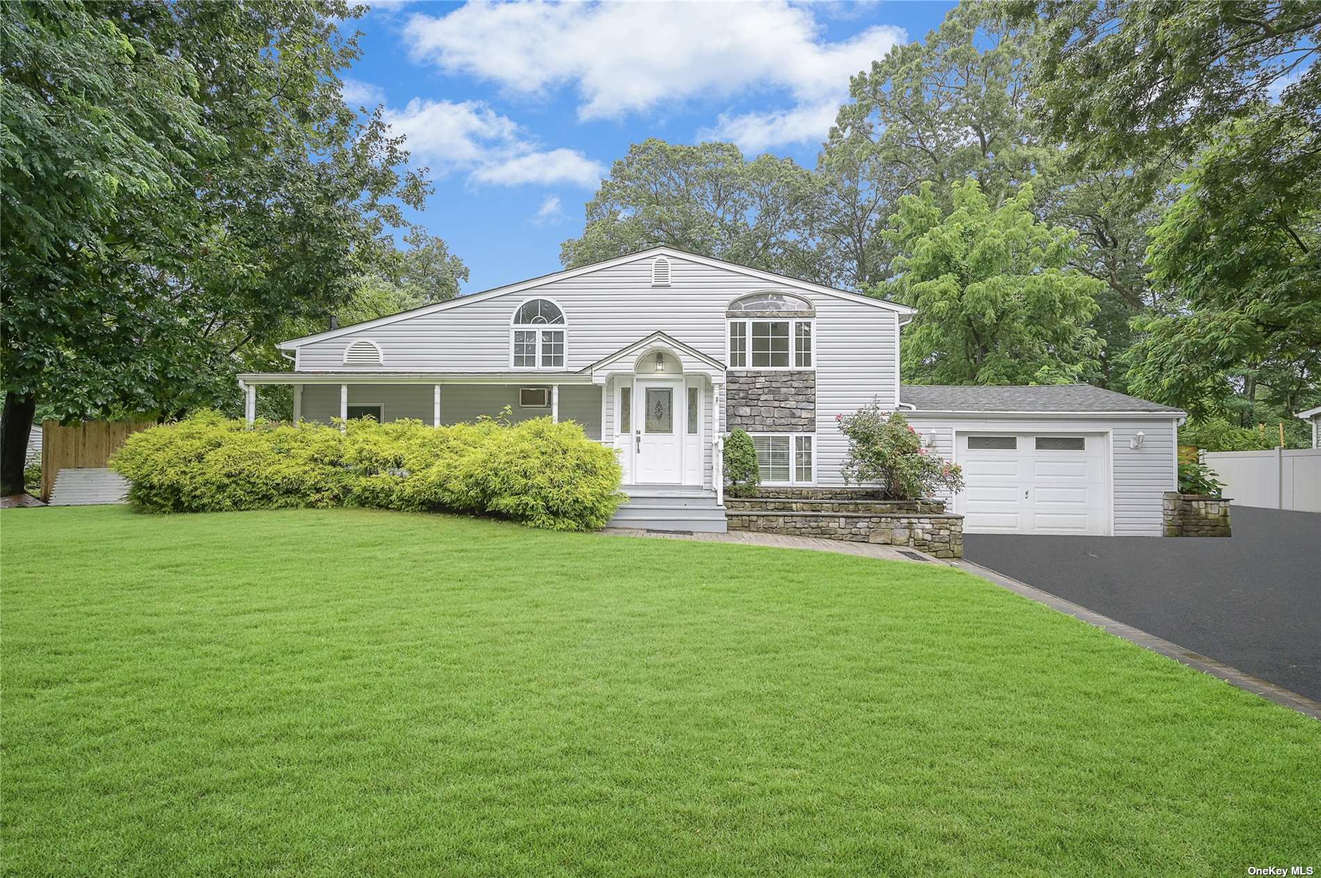 #1 photo, 85 University Heights Drive, Stony Brook , NY 11790