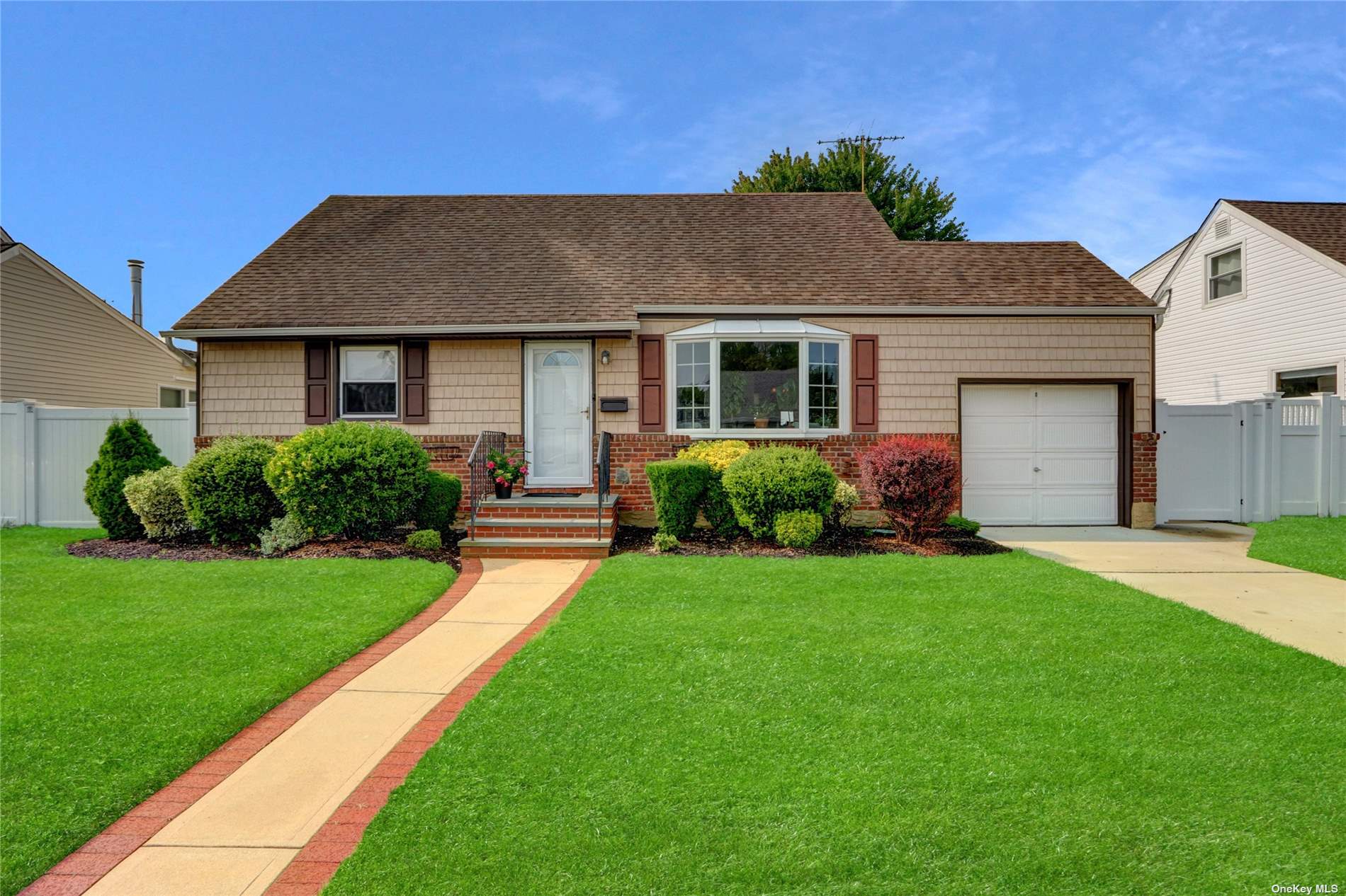 #1 photo, 572 N Suffolk Avenue, Massapequa , NY 11758