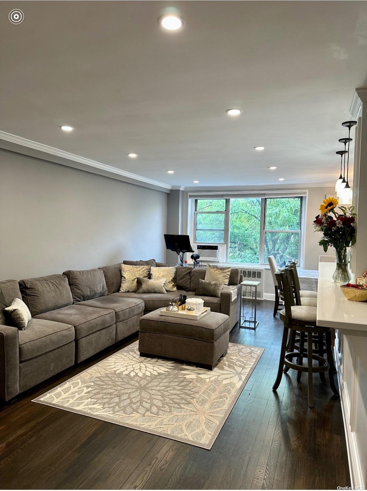 #1 photo, 209-25 18 Avenue, 皇后區 貝塞 Bayside , NY 11360