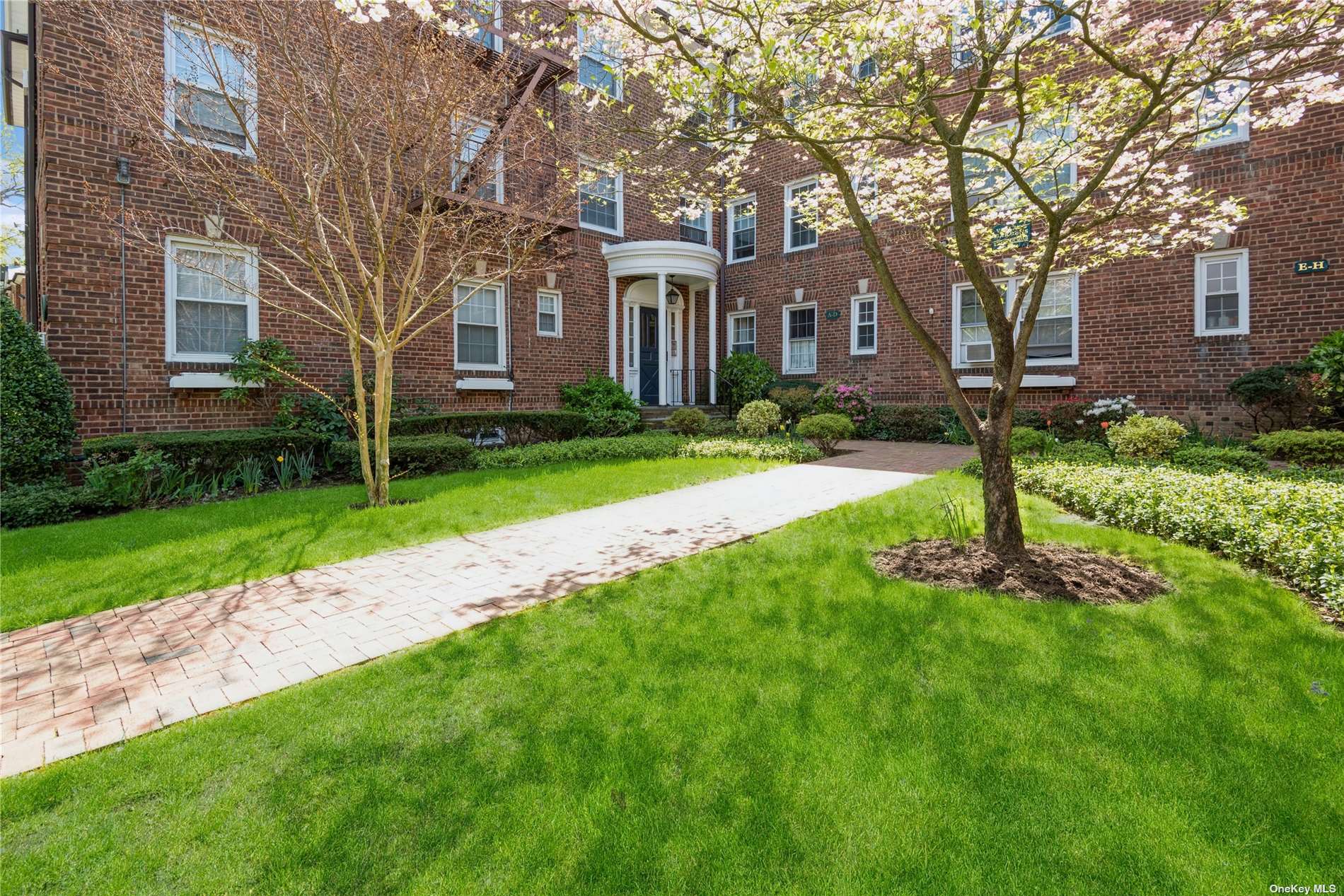 #1 photo, 8 Welwyn Road, 长岛 大颈 Great Neck , NY 11021