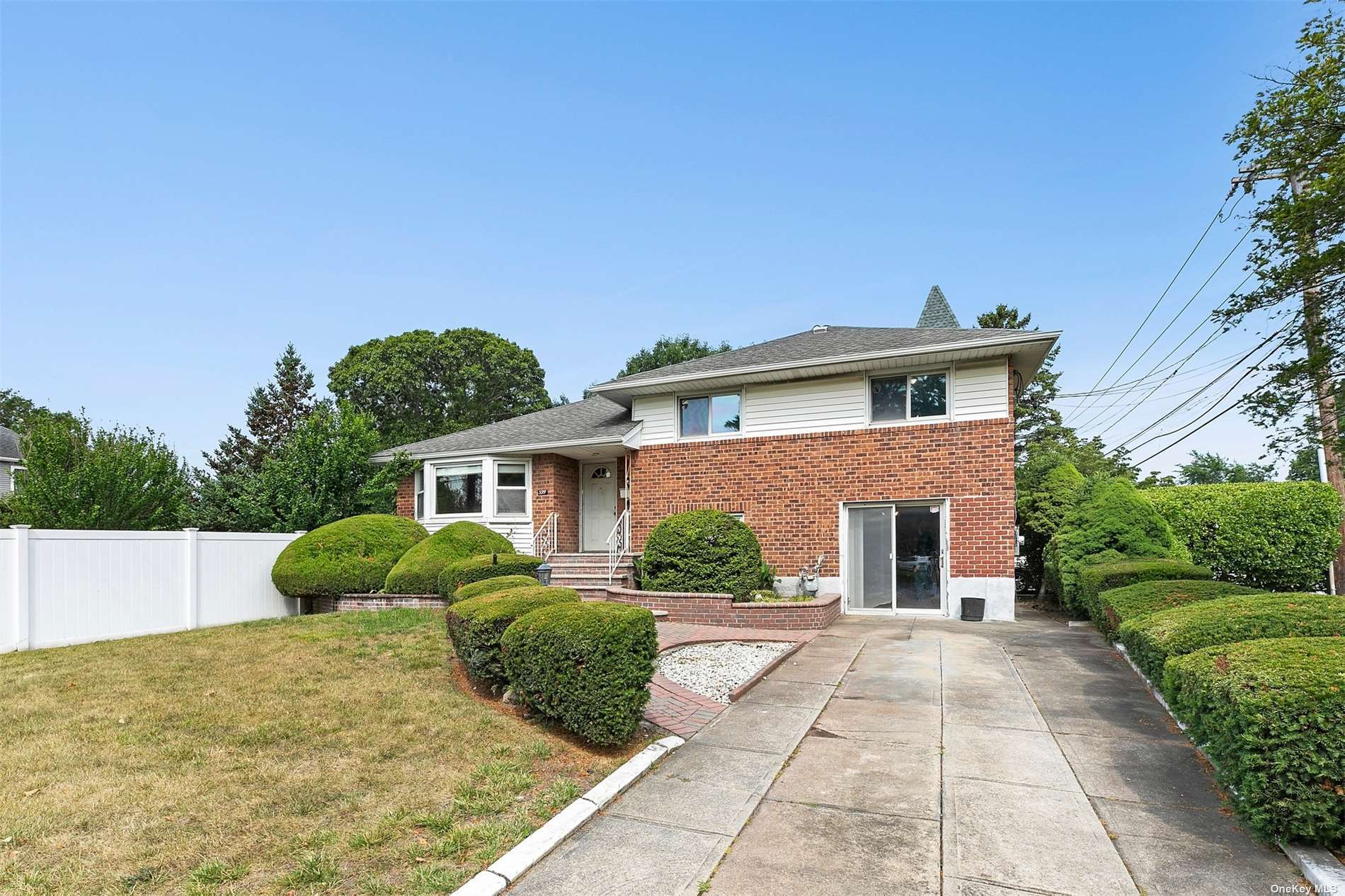 #1 photo, 599 Waukena Avenue, 长岛 Oceanside , NY 11572