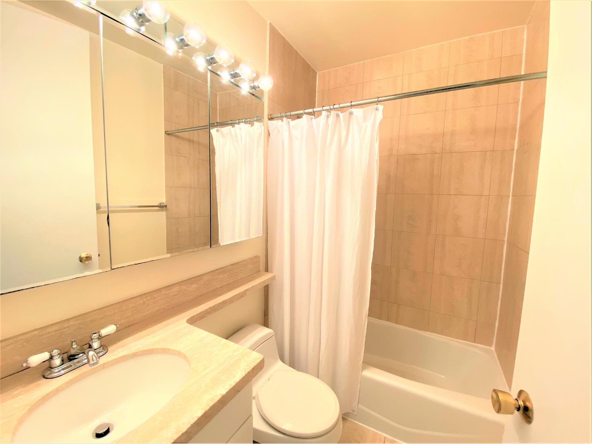 #1 photo, 350 W 50TH Street, 曼哈顿 中城西区 Hells Kitchen , NY 10019