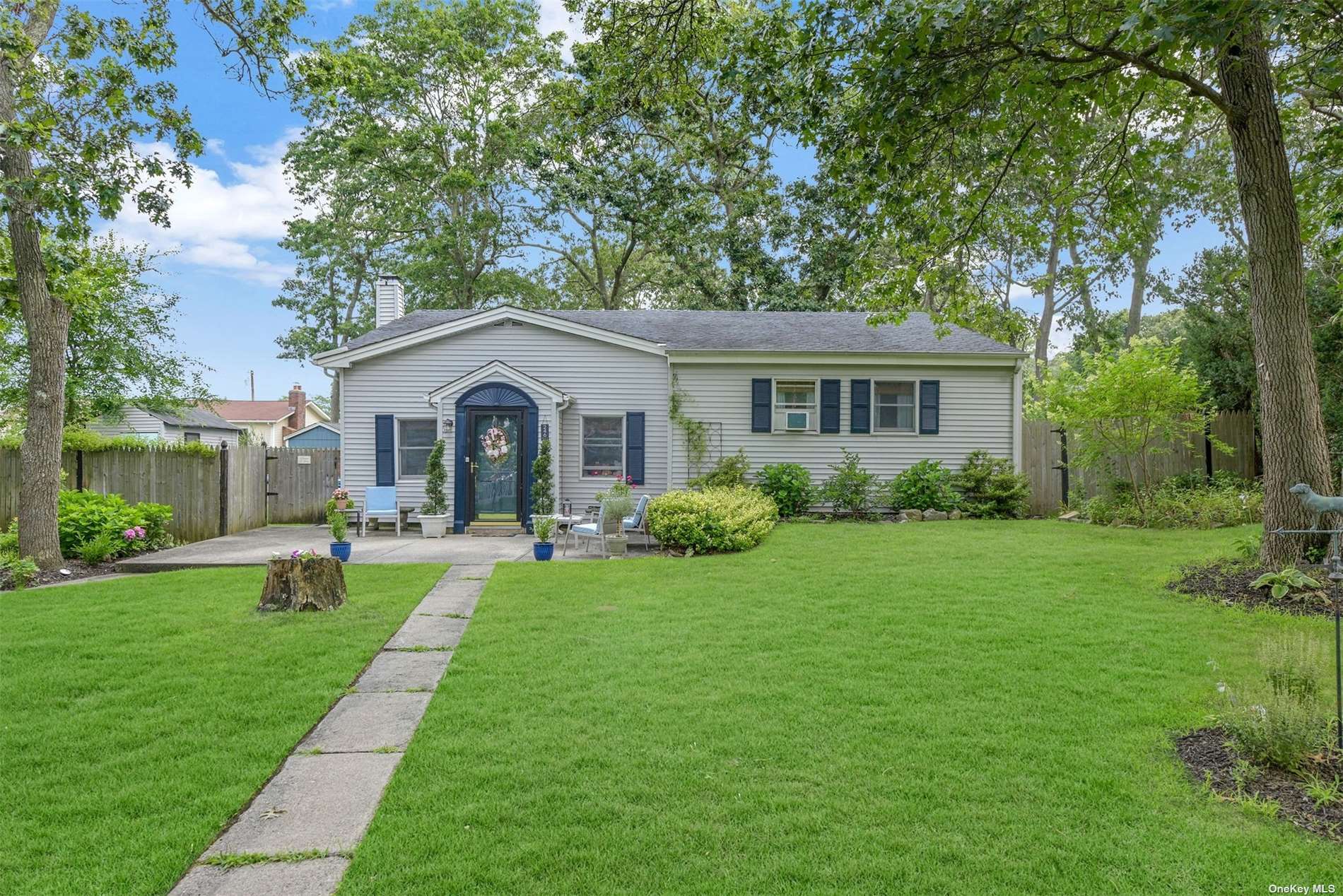 #1 photo, 246 N Evergreen Drive, Selden , NY 11784