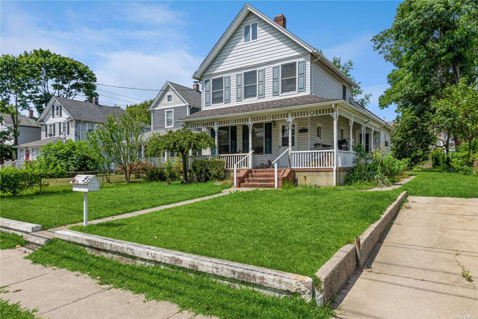 #1 photo, 93 Sterling Place, 东长岛 Amityville , NY 11701