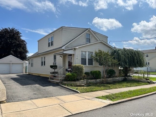 #1 photo, 40 Lenox Avenue, Нассау ‖ Westbury , NY 11590