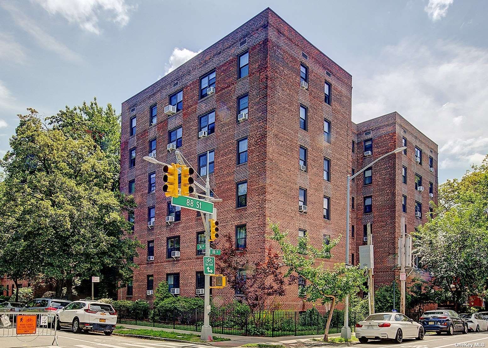 #1 photo, 88-10 34th Avenue, 皇后区 杰克逊高地 Jackson Heights , NY 11372