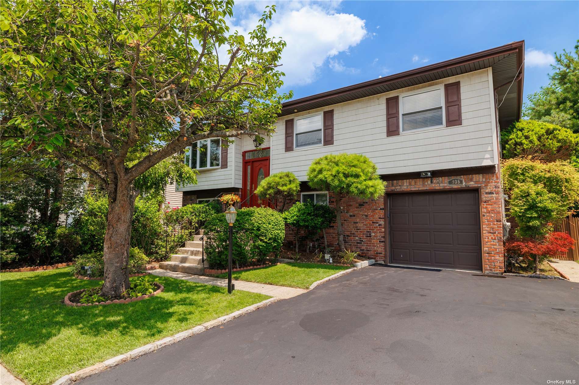 #1 photo, 935 Carrie Ct, 长岛 East Meadow , NY 11554