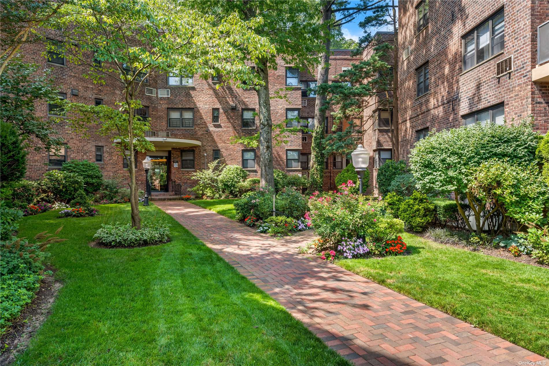 #1 photo, 50 Brompton Road, Great Neck , NY 11021