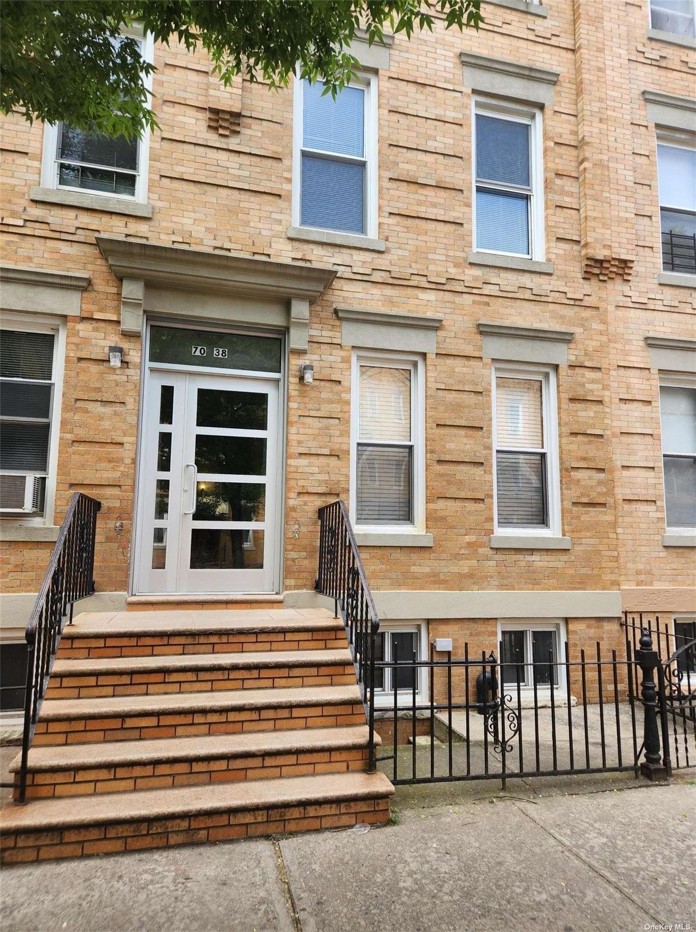 #1 photo, 70-38 66th Street, 皇后区 Glendale , NY 11385