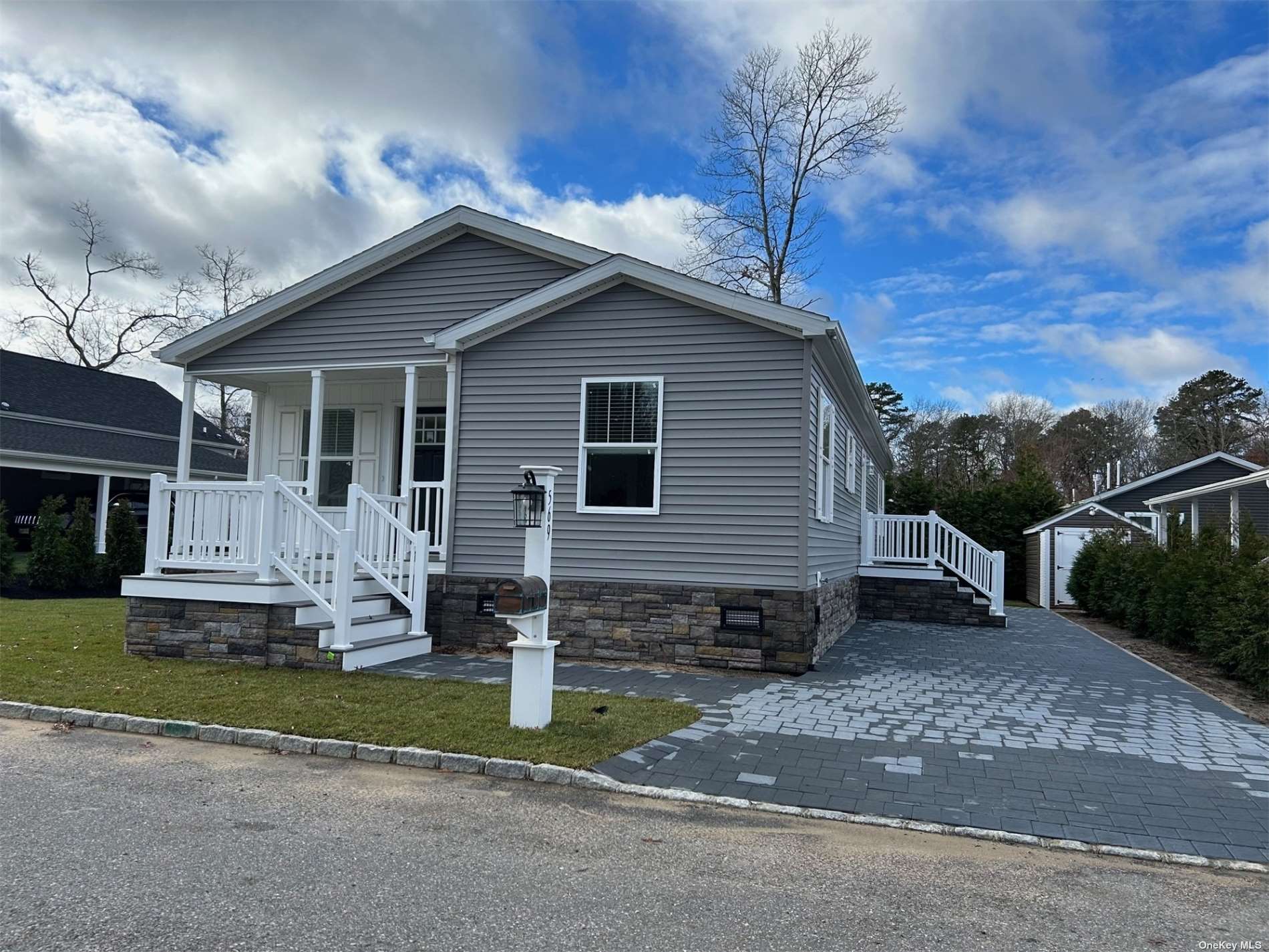 #1 photo, 1661-569 Old Country Road, Riverhead , NY 11901