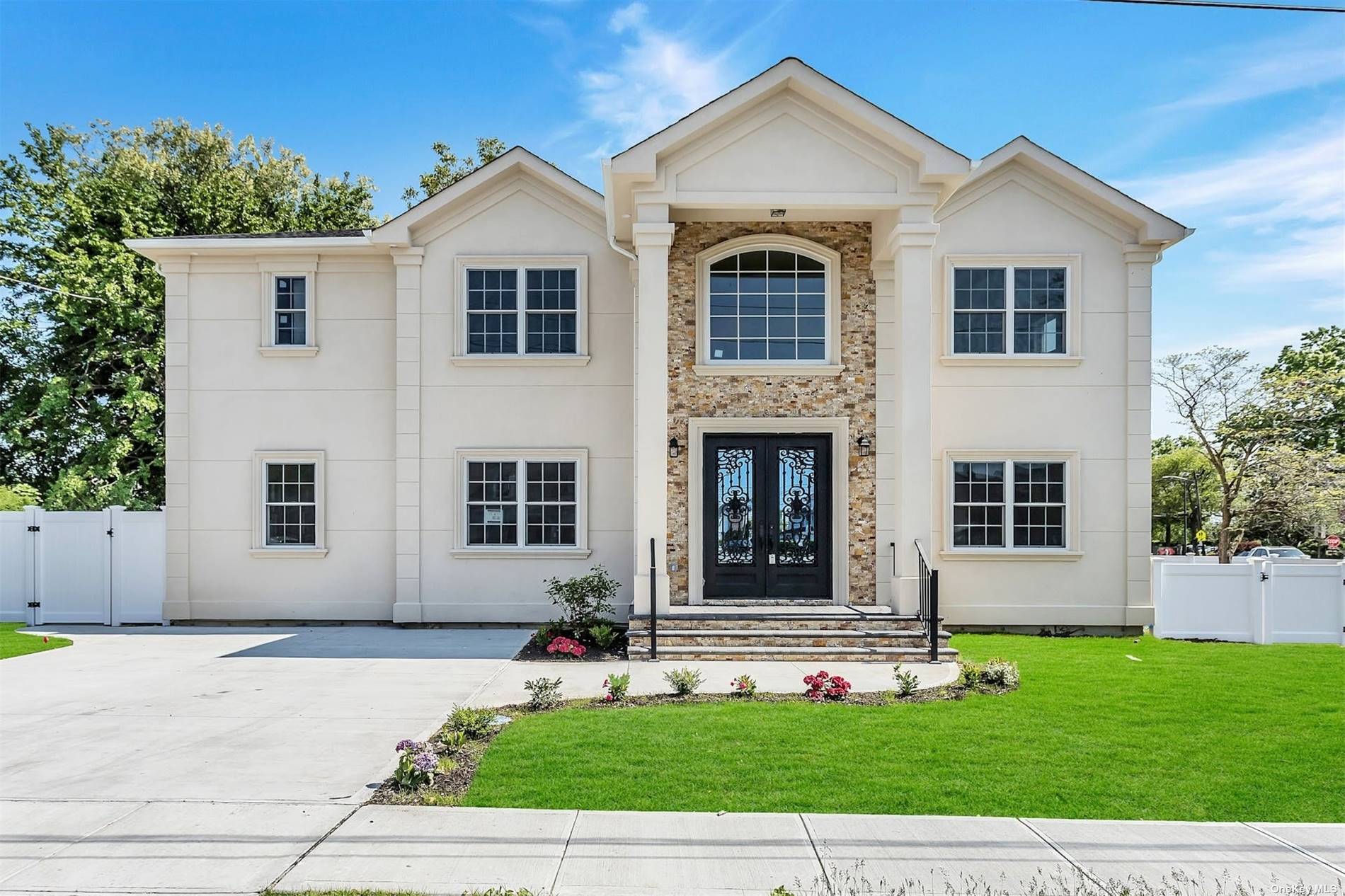 #1 photo, 165 3rd Street, 长岛 Hicksville , NY 11801