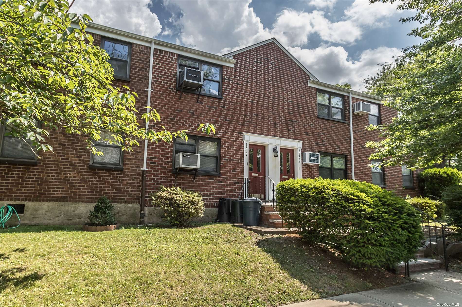 #1 photo, 199-08 16th Avenue, 皇后区 白石镇 Whitestone , NY 11357