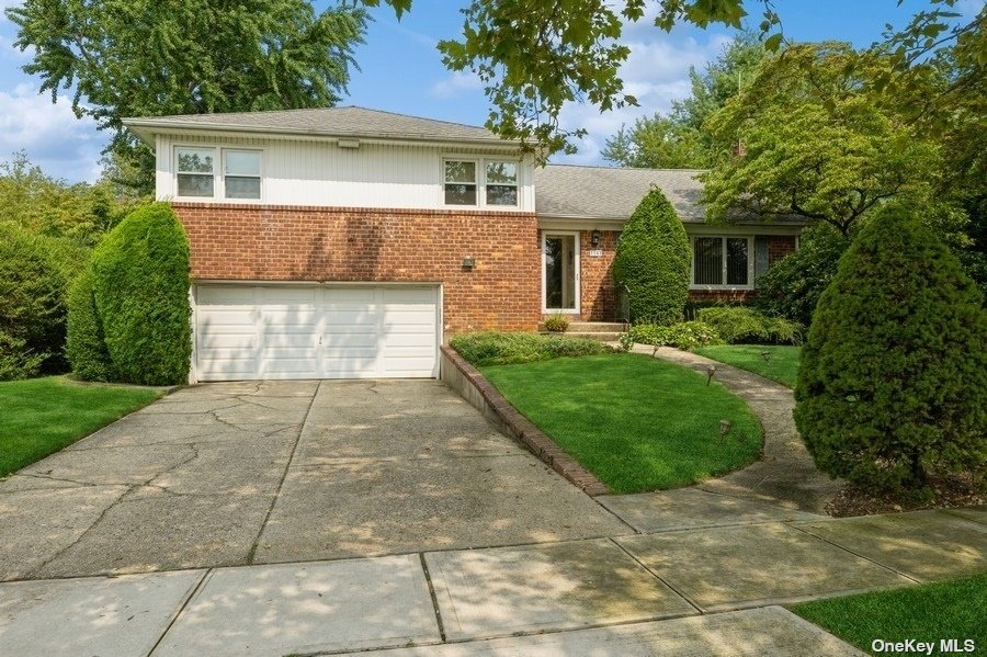 #1 photo, 1947 Stratford Drive, ناسو Westbury , NY 11590