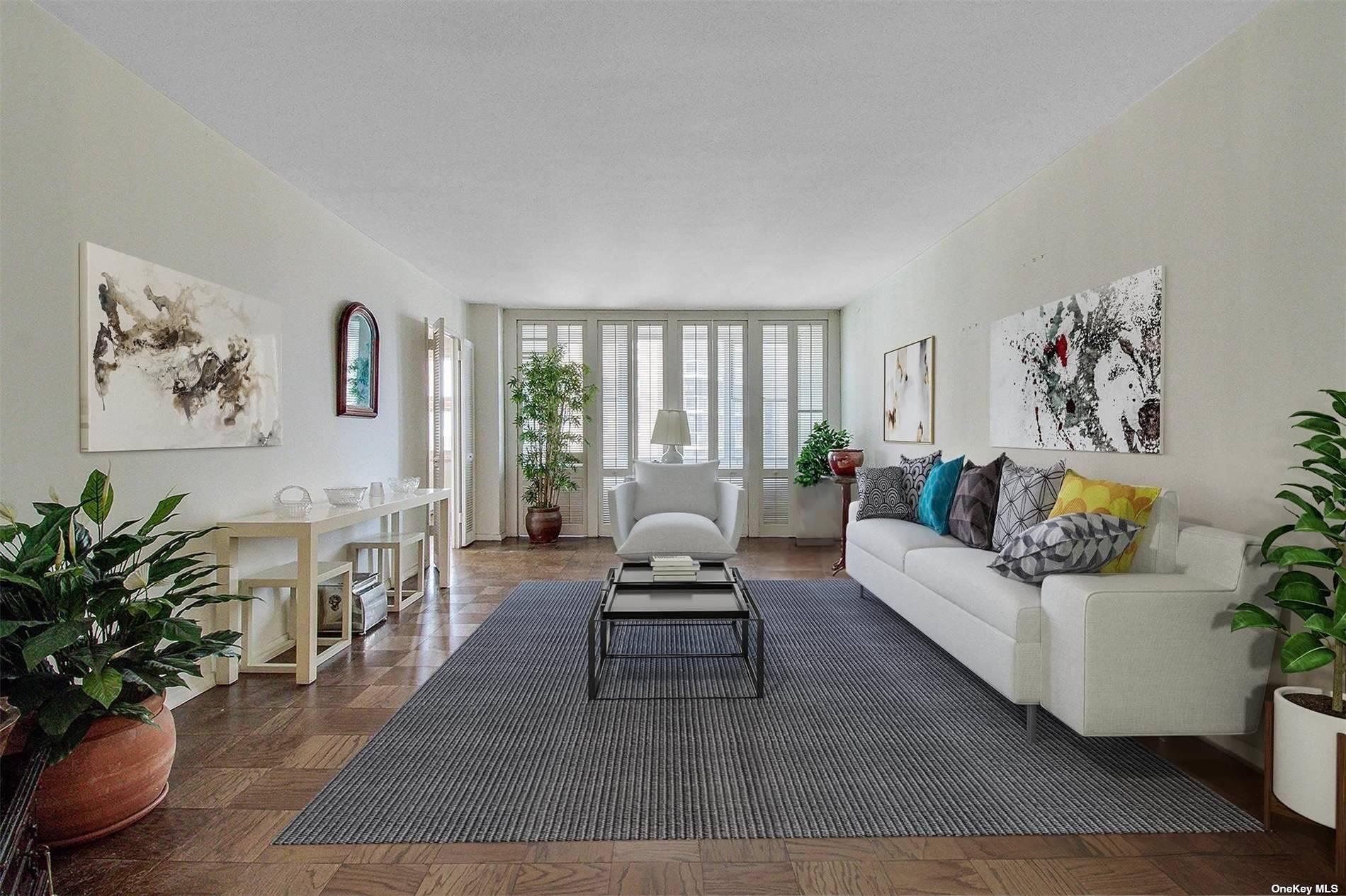 #1 photo, 70-25 Yellowstone Boulevard, 皇后区 森林小丘 Forest Hills , NY 11375