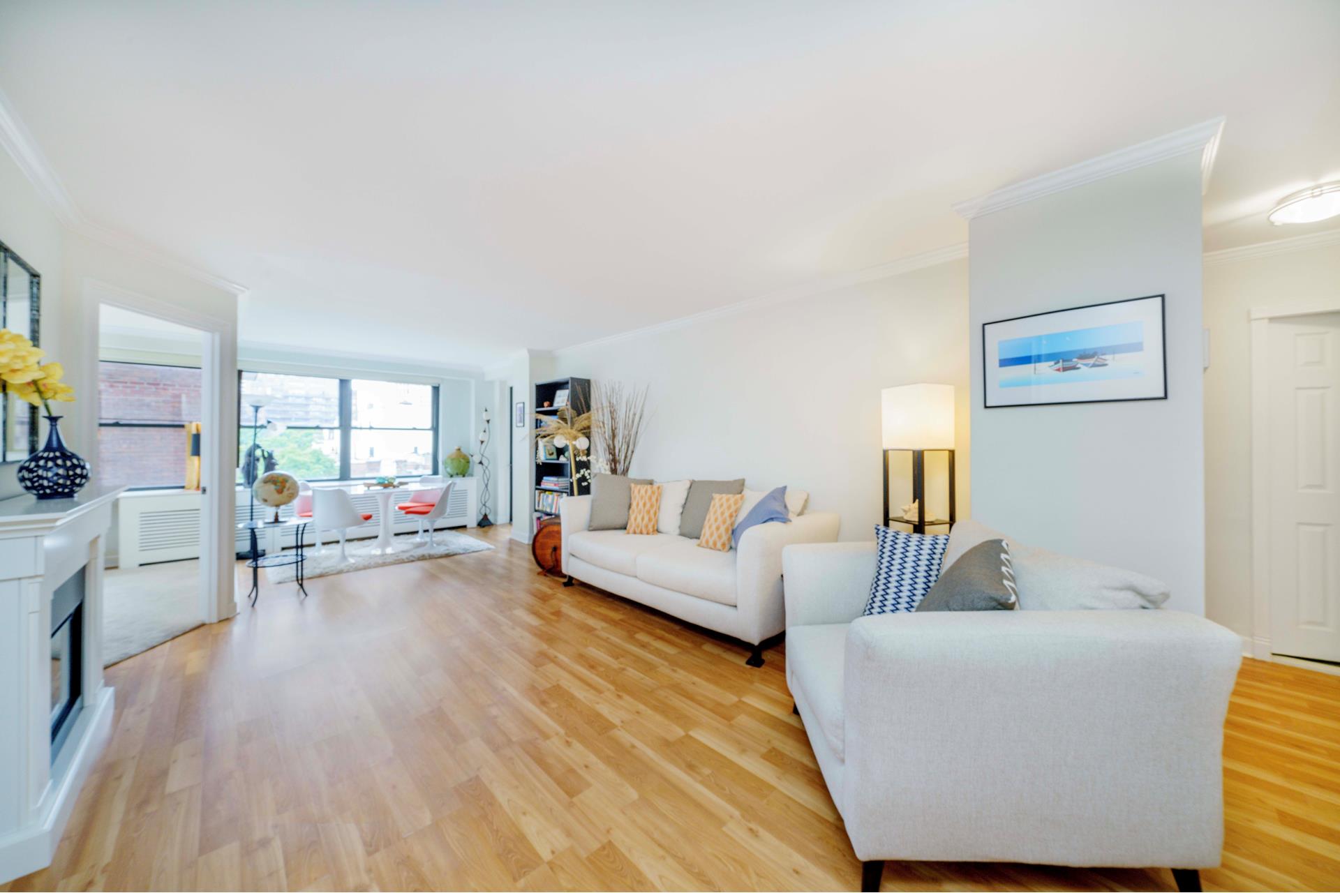 #1 photo, 345 East 81st Street, Yorkville , NY 10028