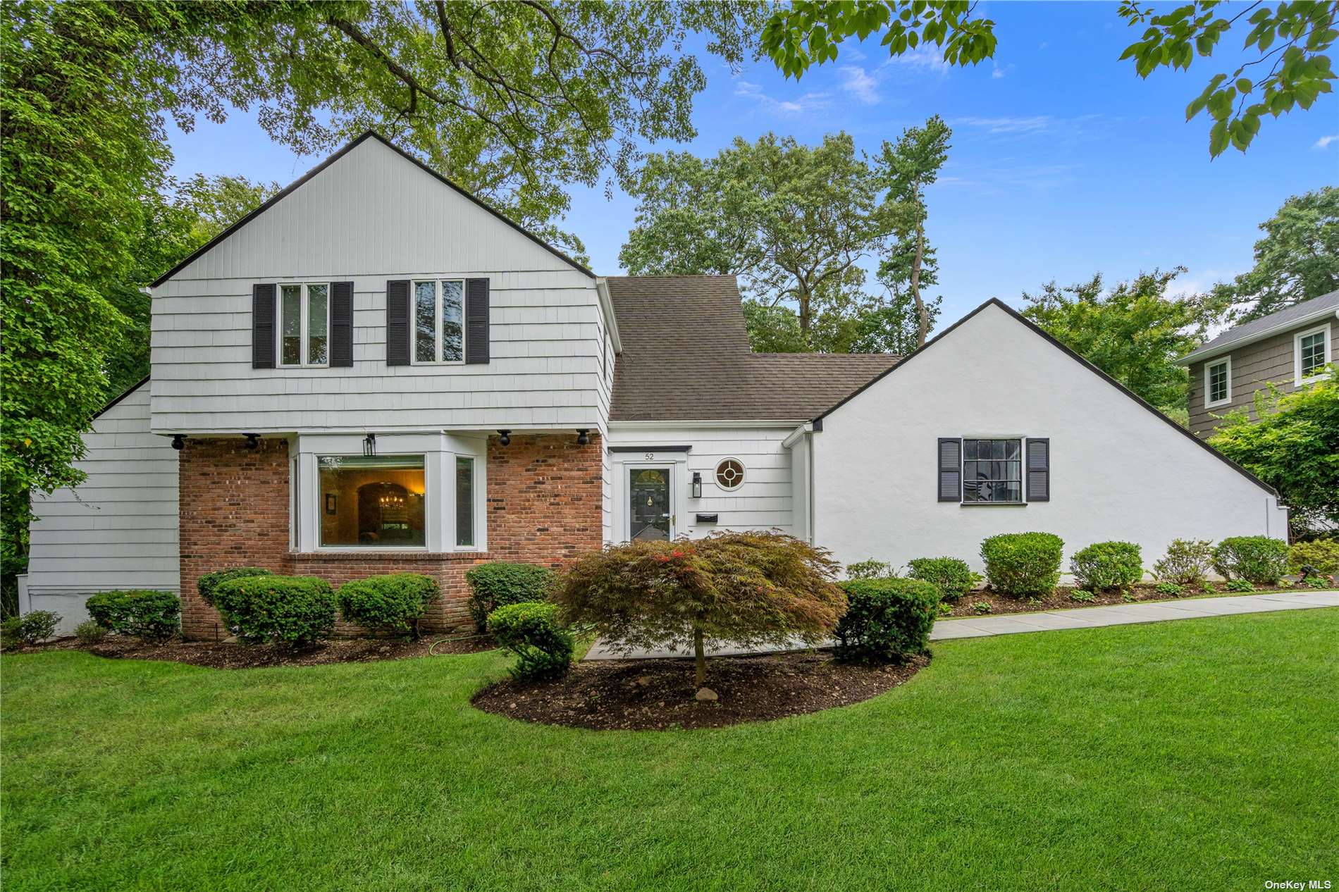 #1 photo, 52 Laurel Lane, East Hills , NY 11577