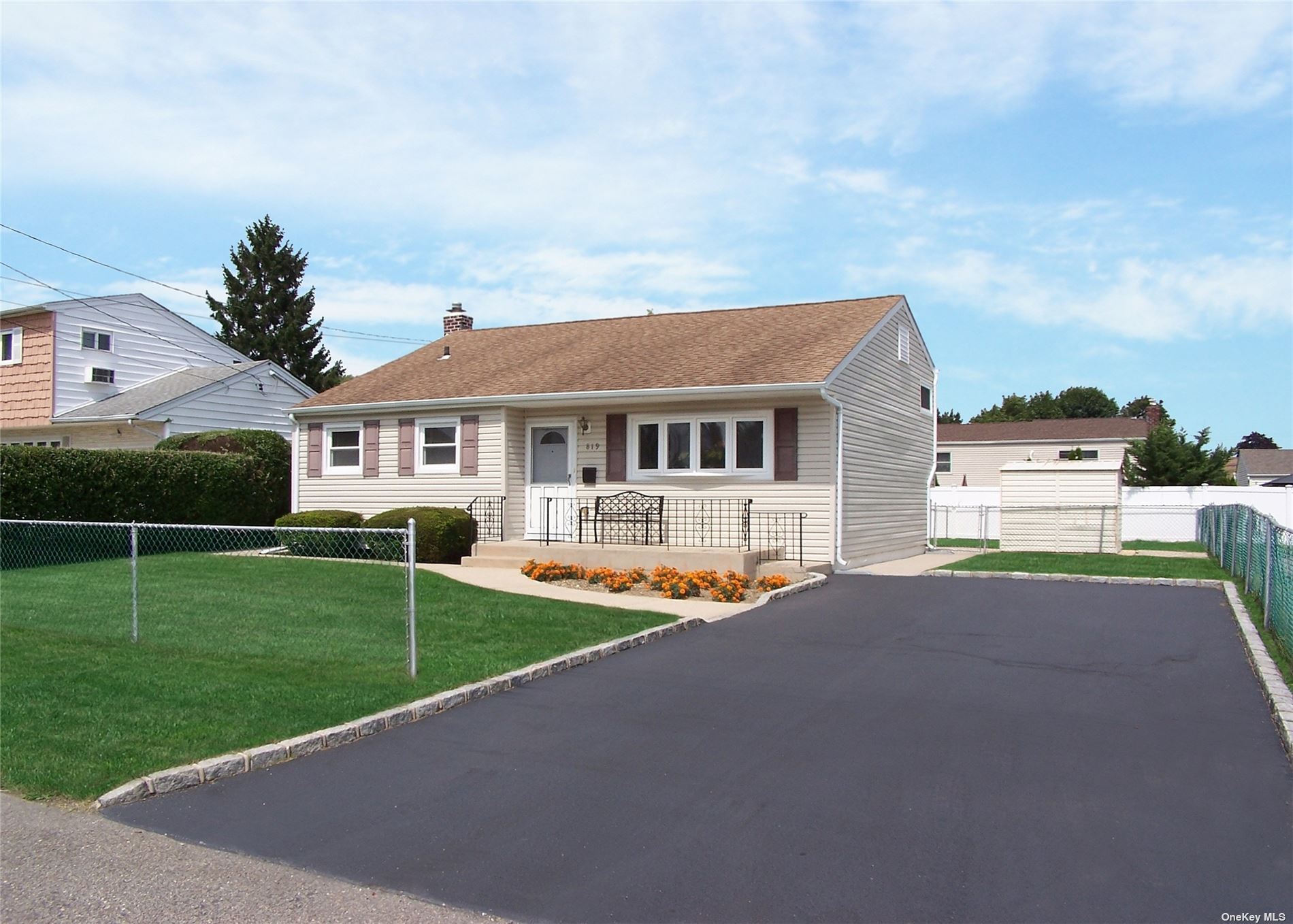 #1 photo, 819 N Delaware Avenue, Lindenhurst , NY 11757