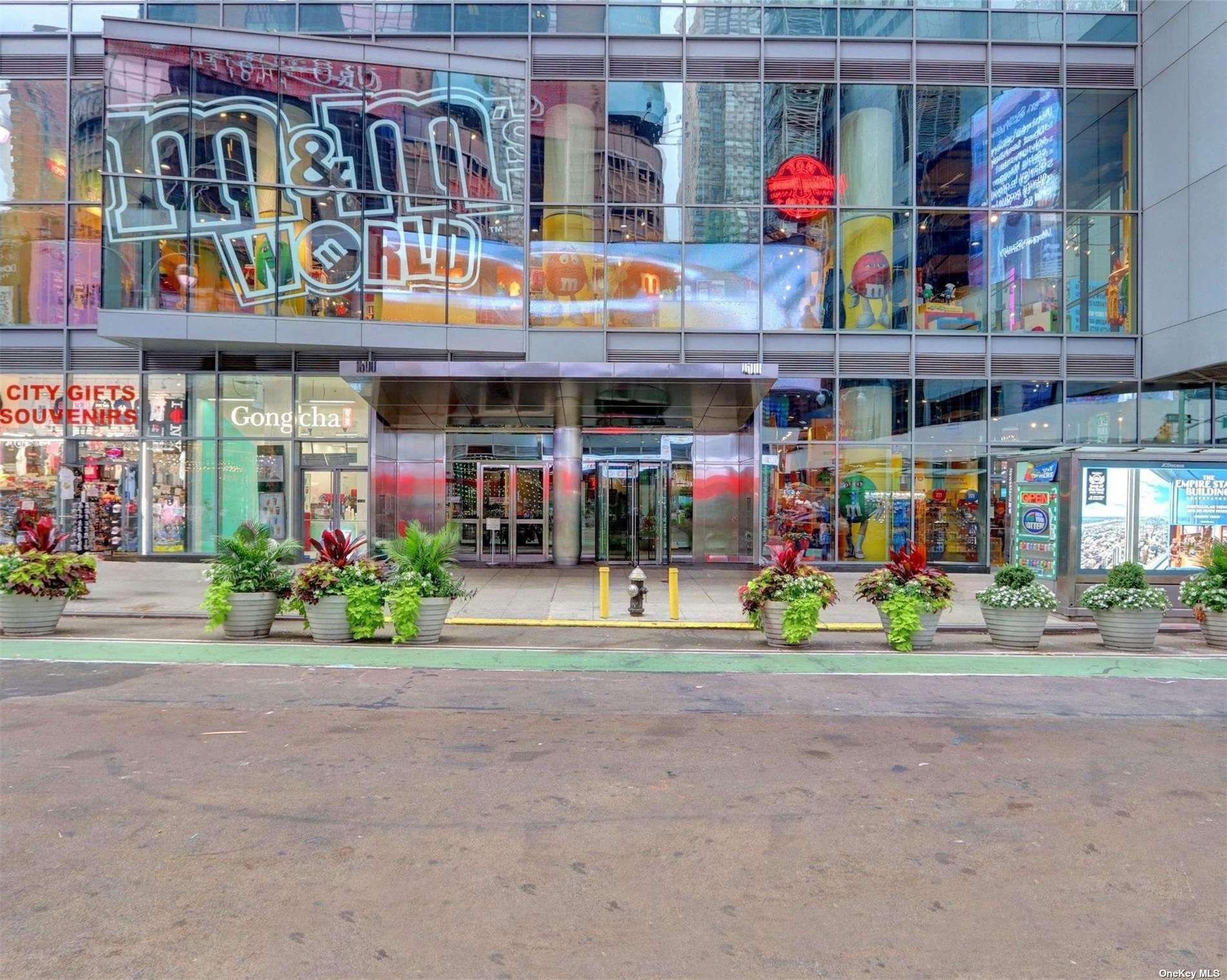 #1 photo, 1600 Broadway, 曼哈顿 中城西区 New York (Manhattan) , NY 10019