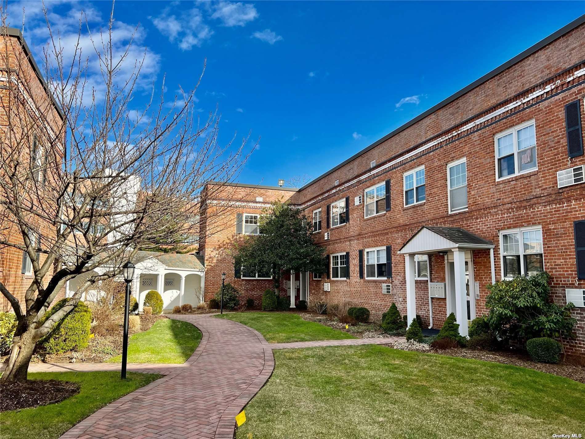 #1 photo, 51 Lincoln Avenue, 长岛 Rockville Centre , NY 11570