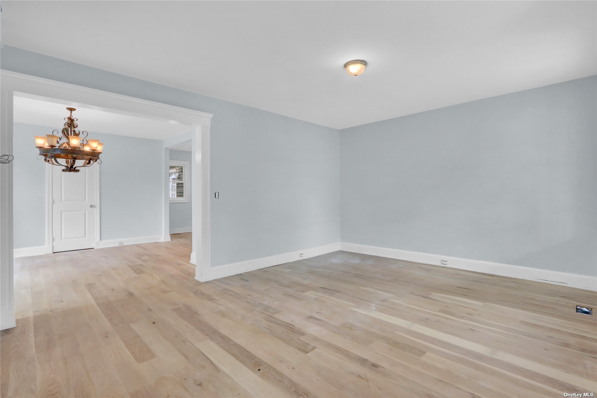 569,900 CONTRACT 10 Cedar Avenue, Patchogue , NY 11772 MLS