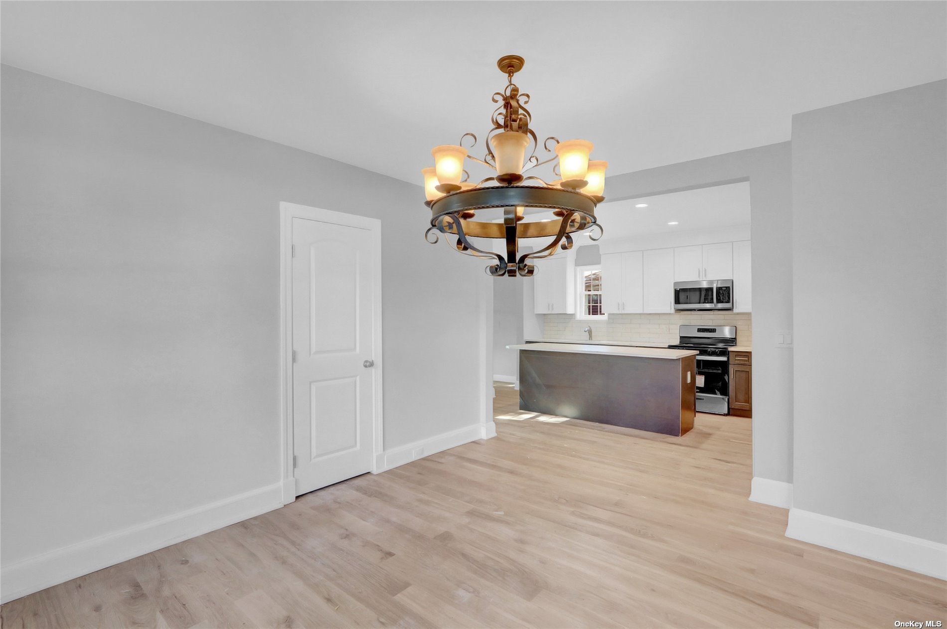 569,900 CONTRACT 10 Cedar Avenue, Patchogue , NY 11772 MLS