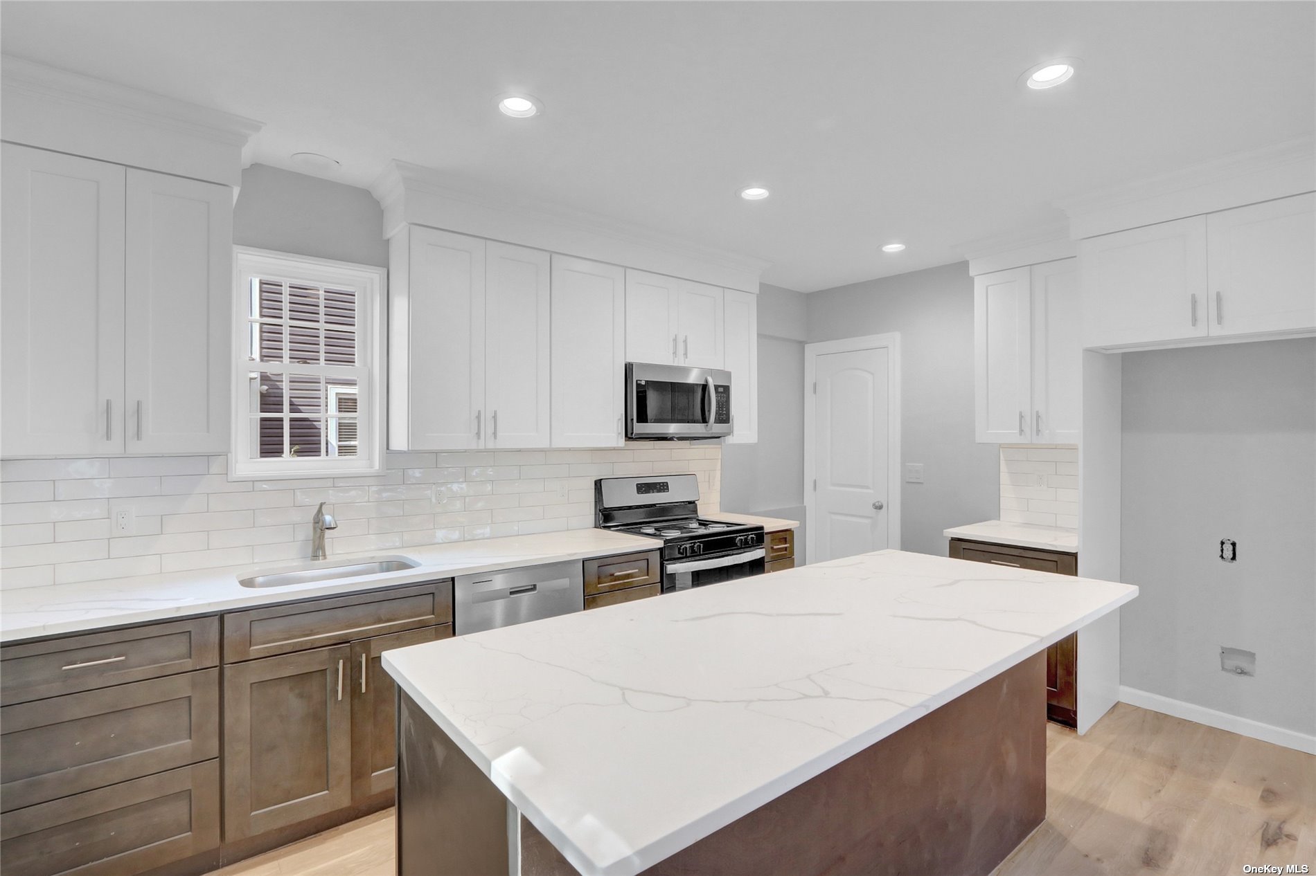 569,900 CONTRACT 10 Cedar Avenue, Patchogue , NY 11772 MLS