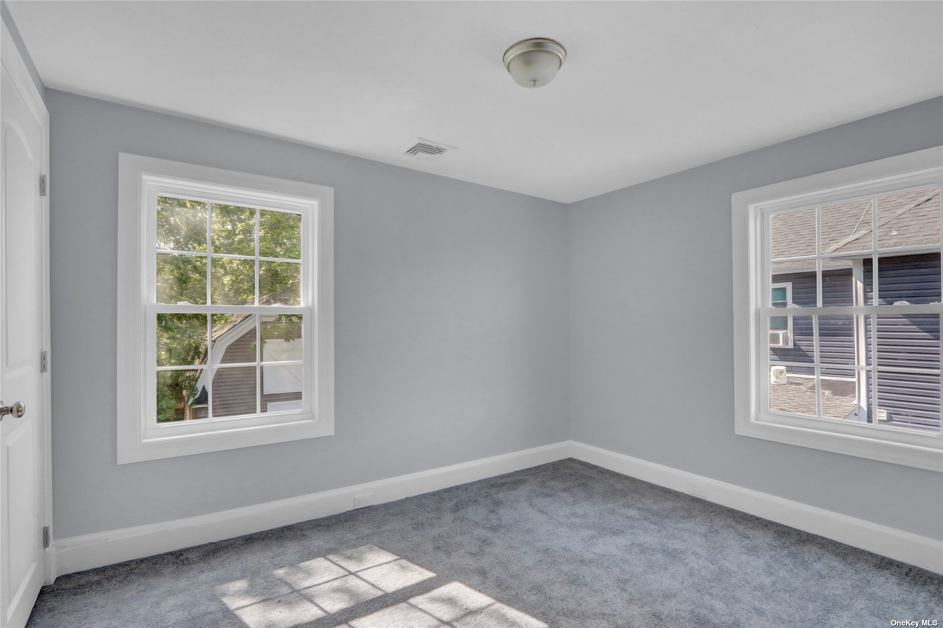 569,900 CONTRACT 10 Cedar Avenue, Patchogue , NY 11772 MLS