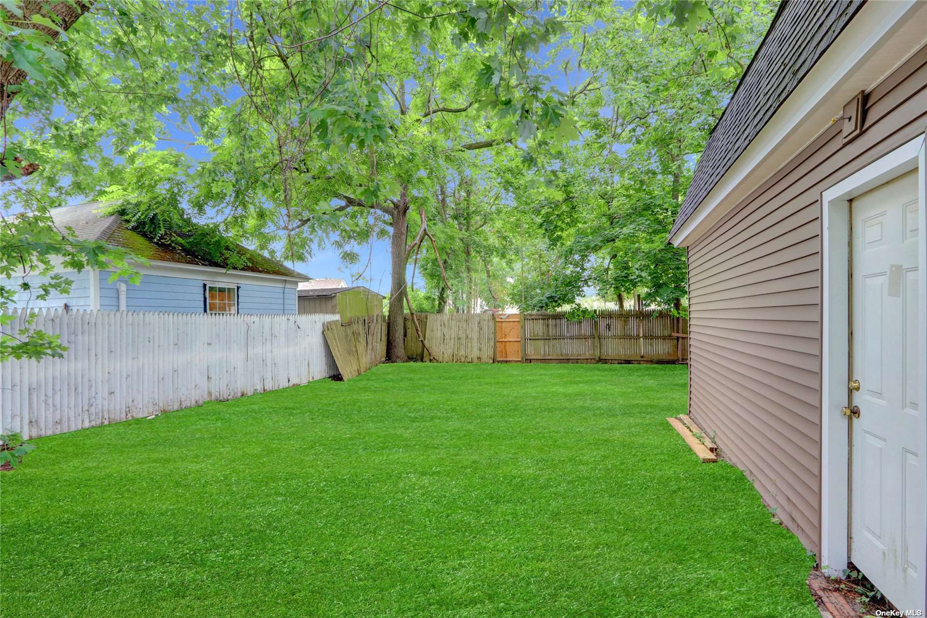 569,900 CONTRACT 10 Cedar Avenue, Patchogue , NY 11772 MLS