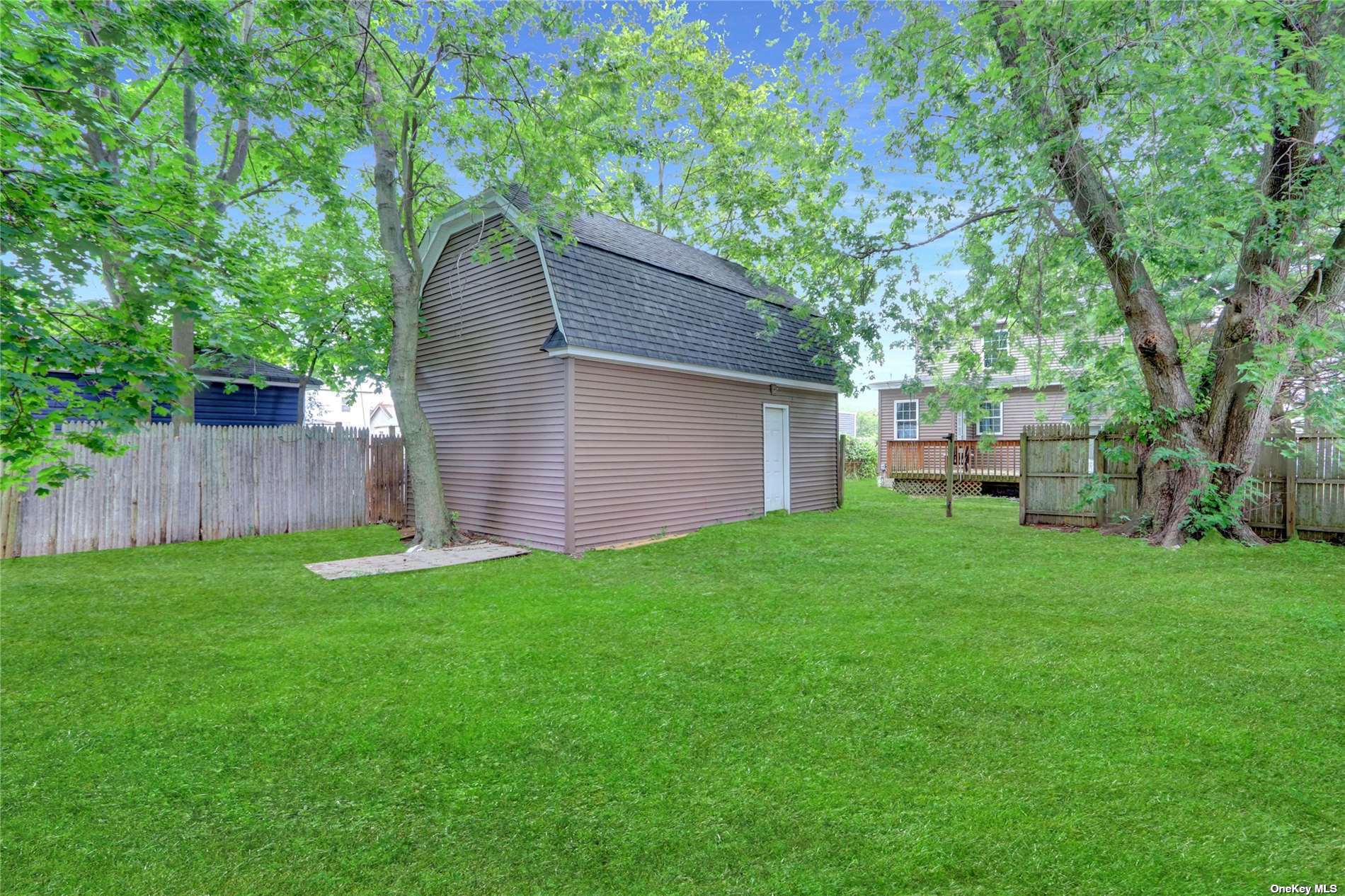 569,900 CONTRACT 10 Cedar Avenue, Patchogue , NY 11772 MLS