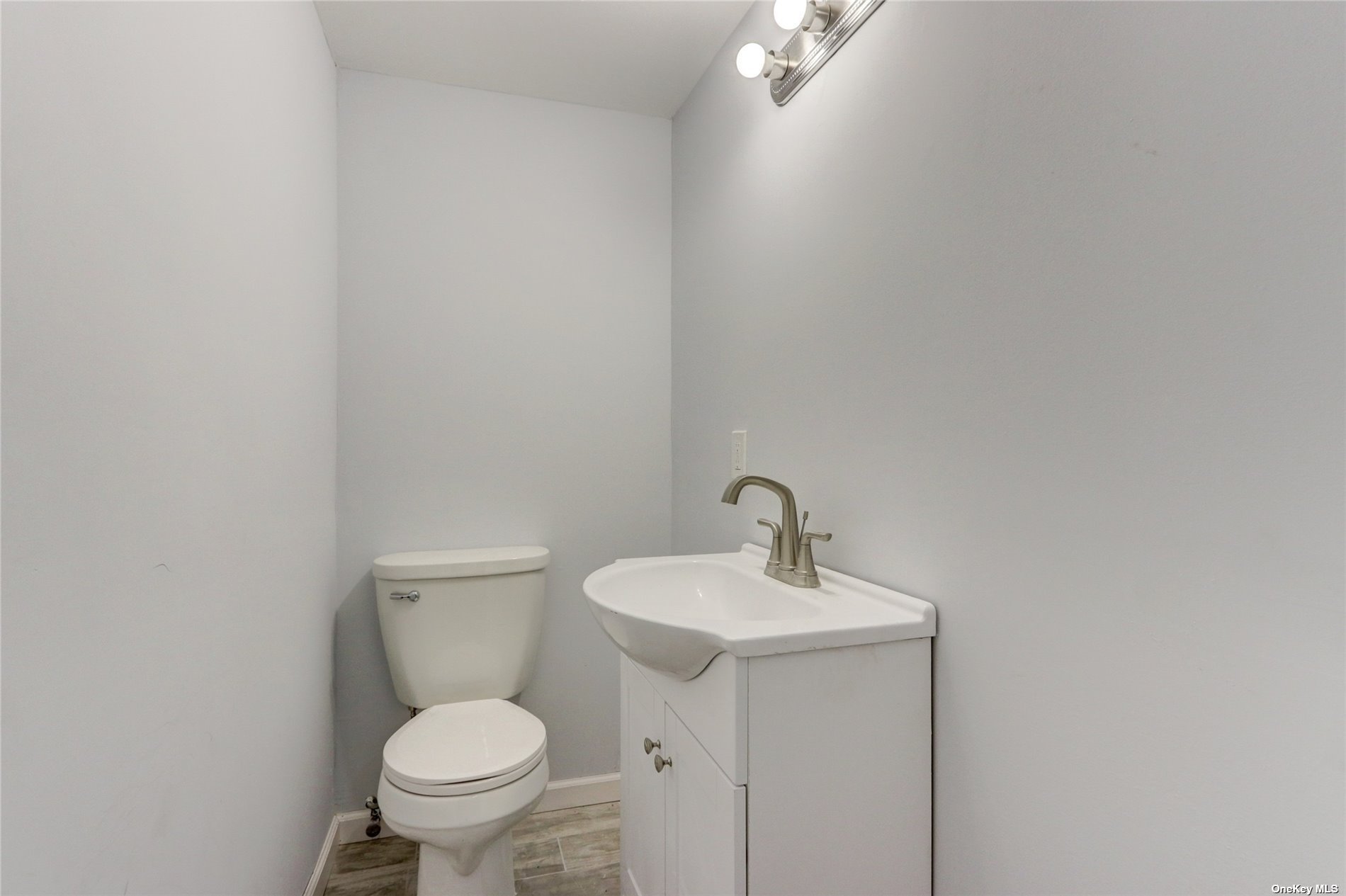 569,900 CONTRACT 10 Cedar Avenue, Patchogue , NY 11772 MLS