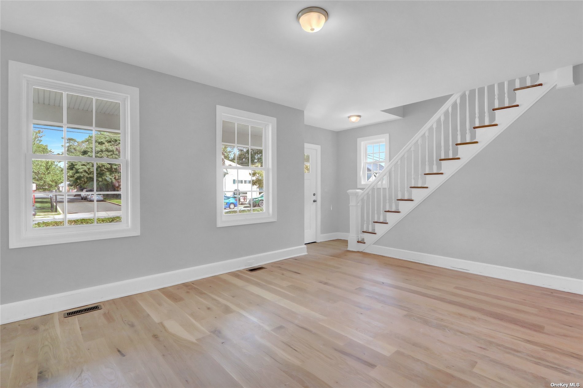 569,900 CONTRACT 10 Cedar Avenue, Patchogue , NY 11772 MLS