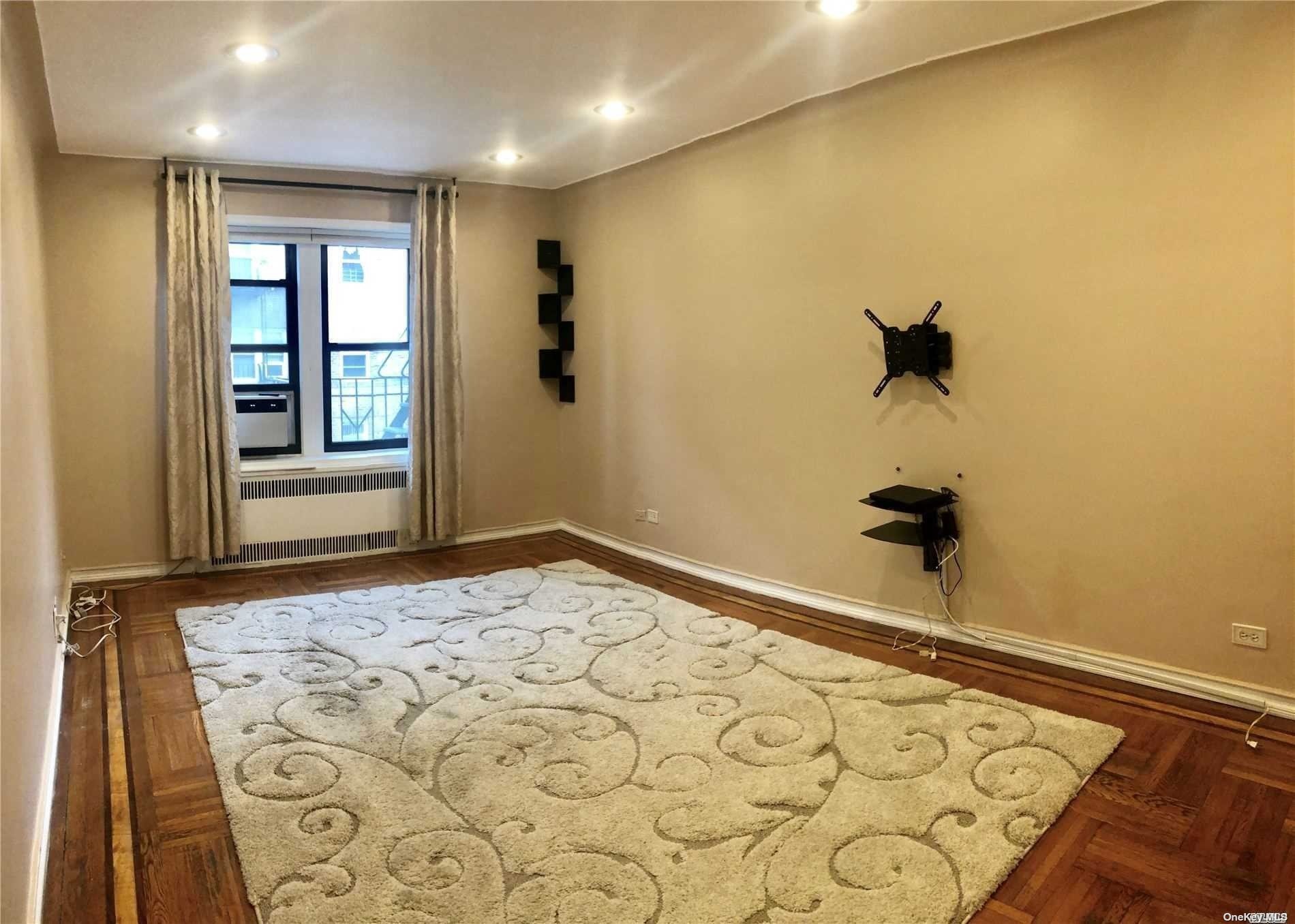 #1 photo, 96-11 65th Road, 皇后区 雷哥公园 Rego Park , NY 11374