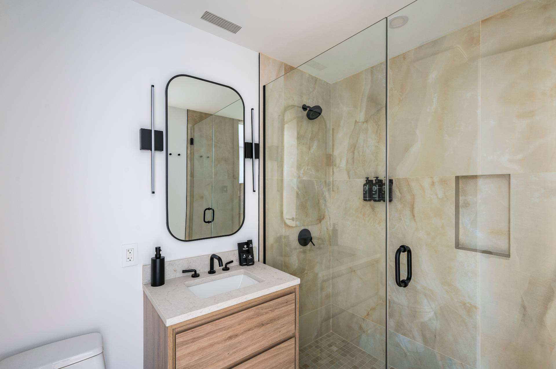 #25 photo, 21 South Edin Street, サフォーク郡 Montauk , NY 11954