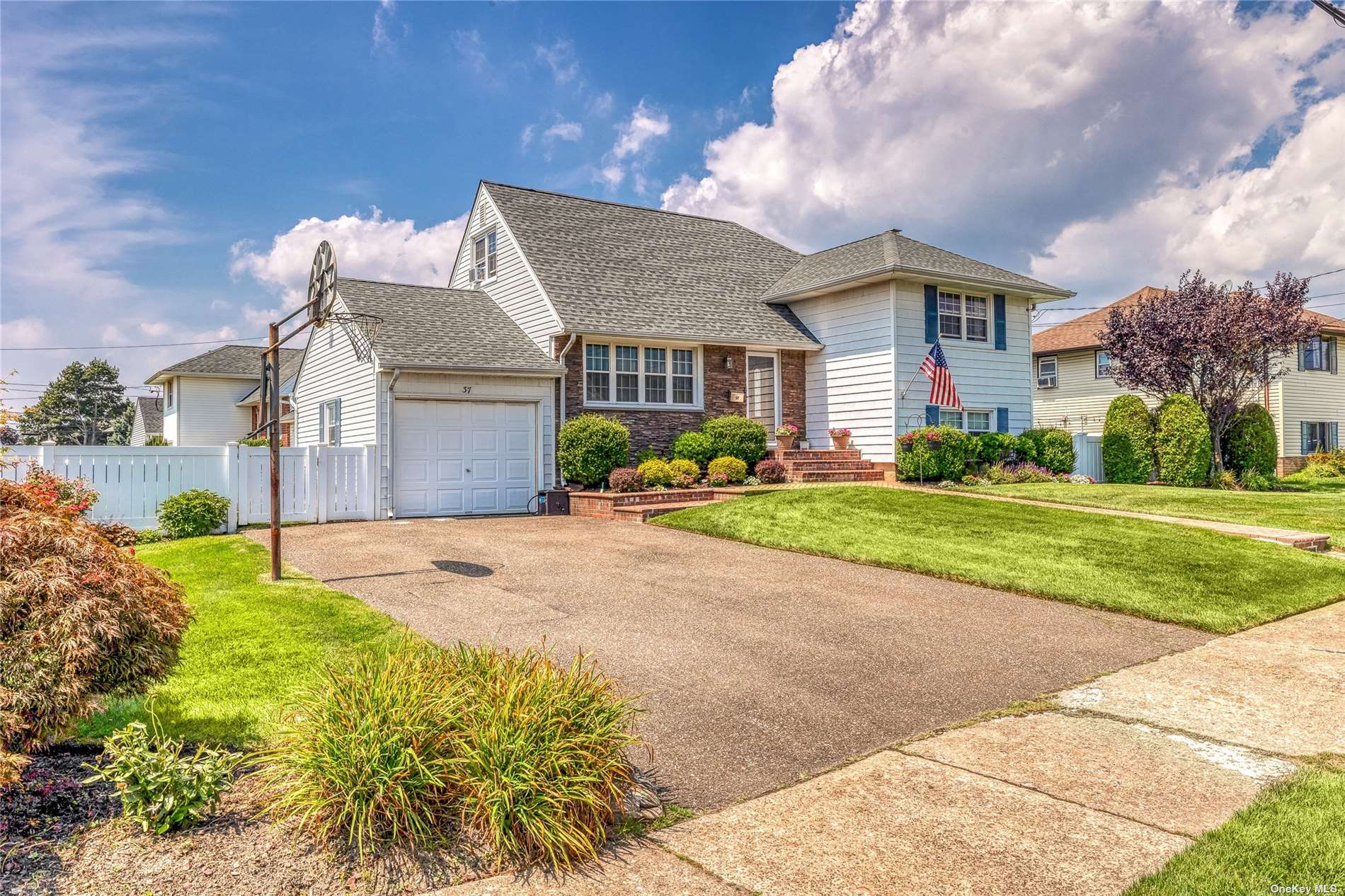 #1 photo, 37 Manor Lane, Copiague , NY 11726