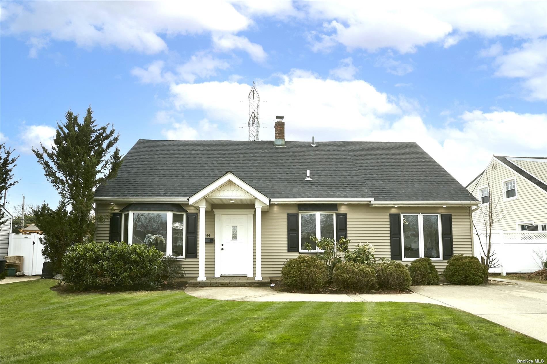 #1 photo, 84 Cornflower Road, מחוז נסאו Levittown , NY 11756