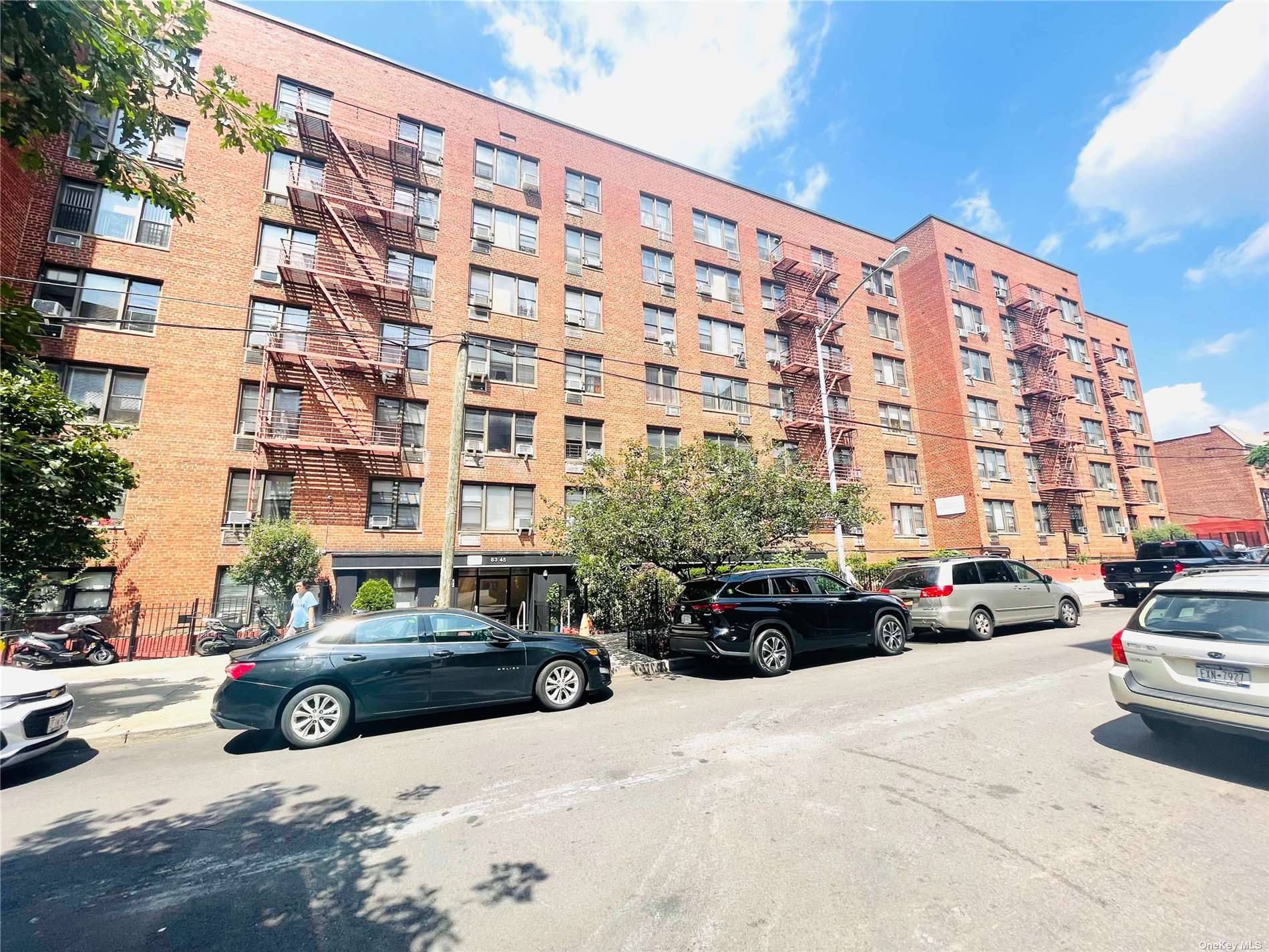 #1 photo, 83-45 Vietor Avenue, 皇后区 艾姆赫斯特 Elmhurst , NY 11373