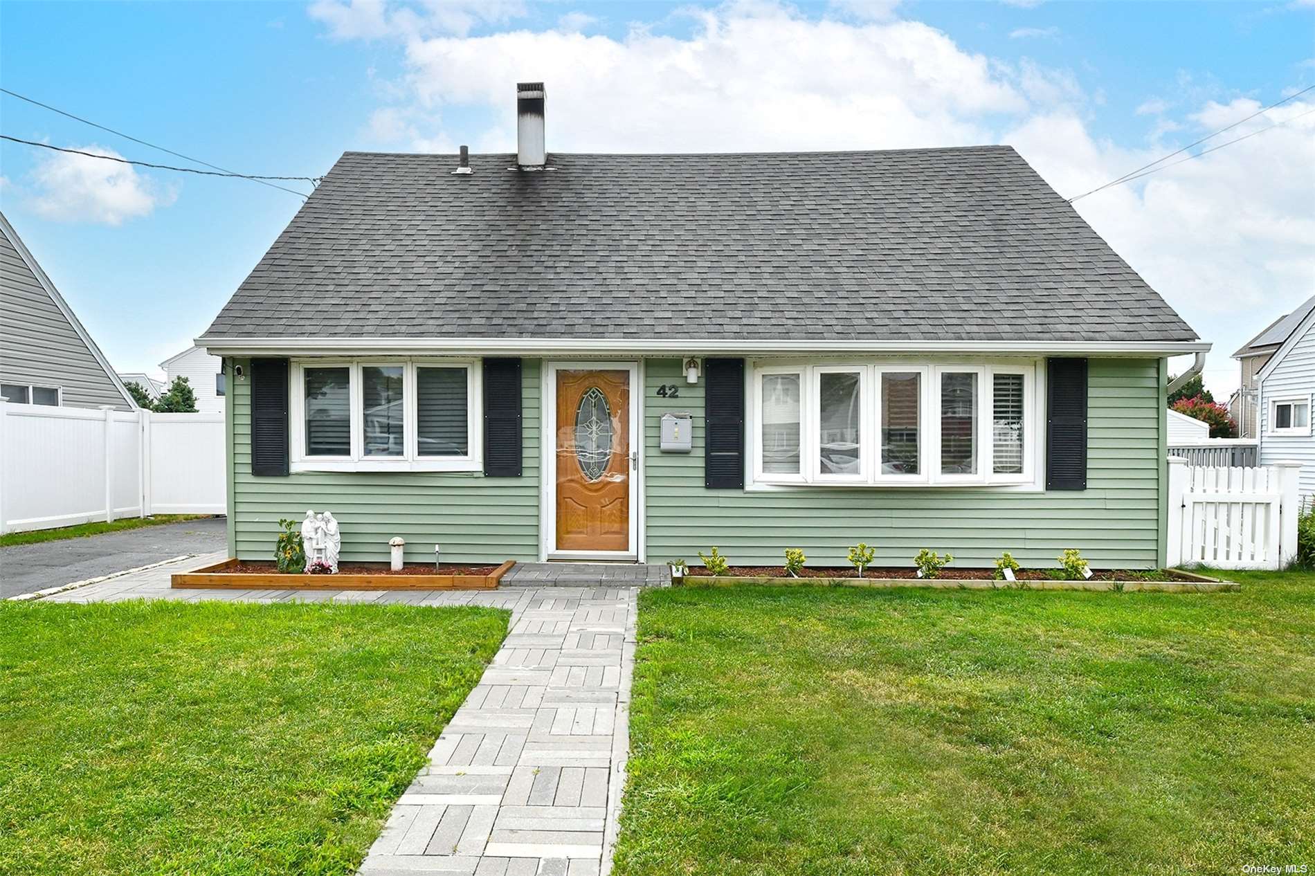 #1 photo, 42 Cleveland Place, Massapequa , NY 11758