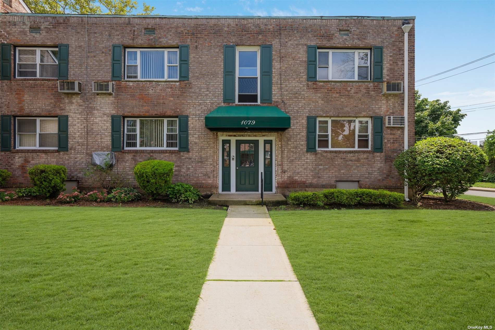 #1 photo, 1079 Hunter Avenue, 长岛 Valley Stream , NY 11580