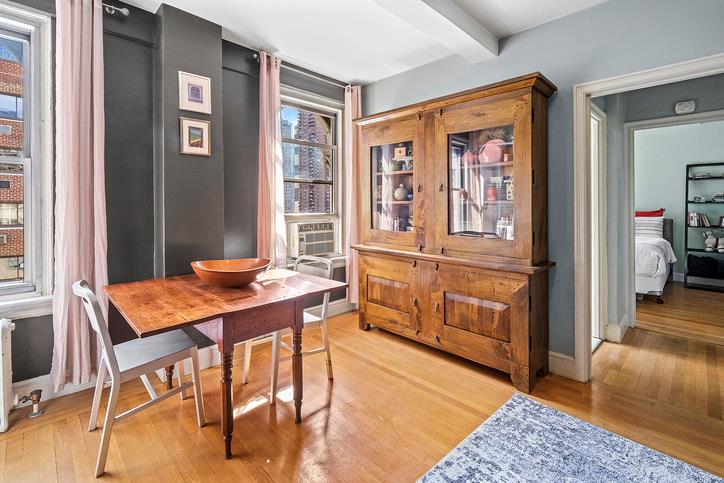 #1 photo, 325 W 45TH Street, 曼哈顿 中城西区 Hells Kitchen , NY 10036