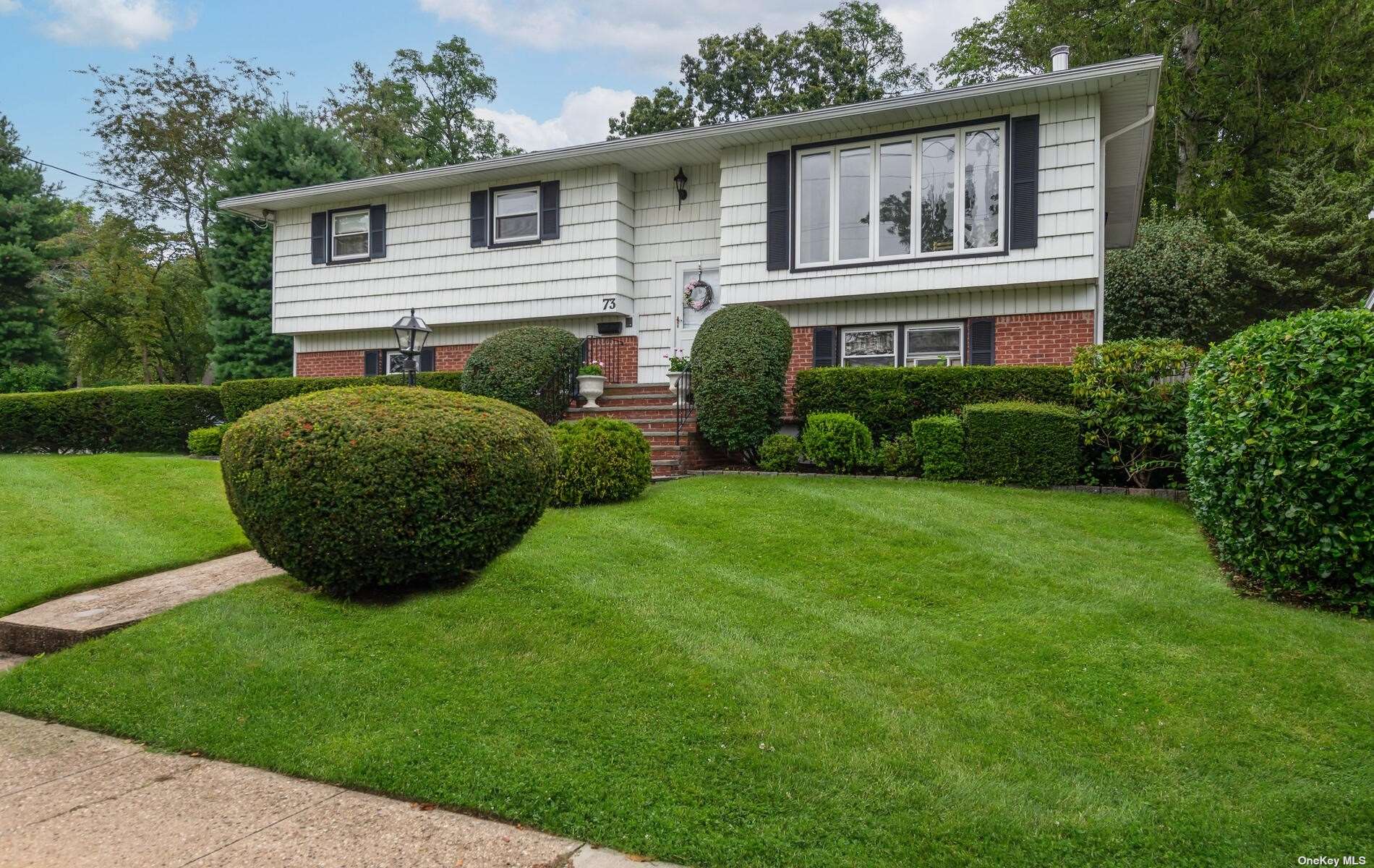 #1 photo, 73 Perry Avenue, 长岛 Bayville , NY 11709