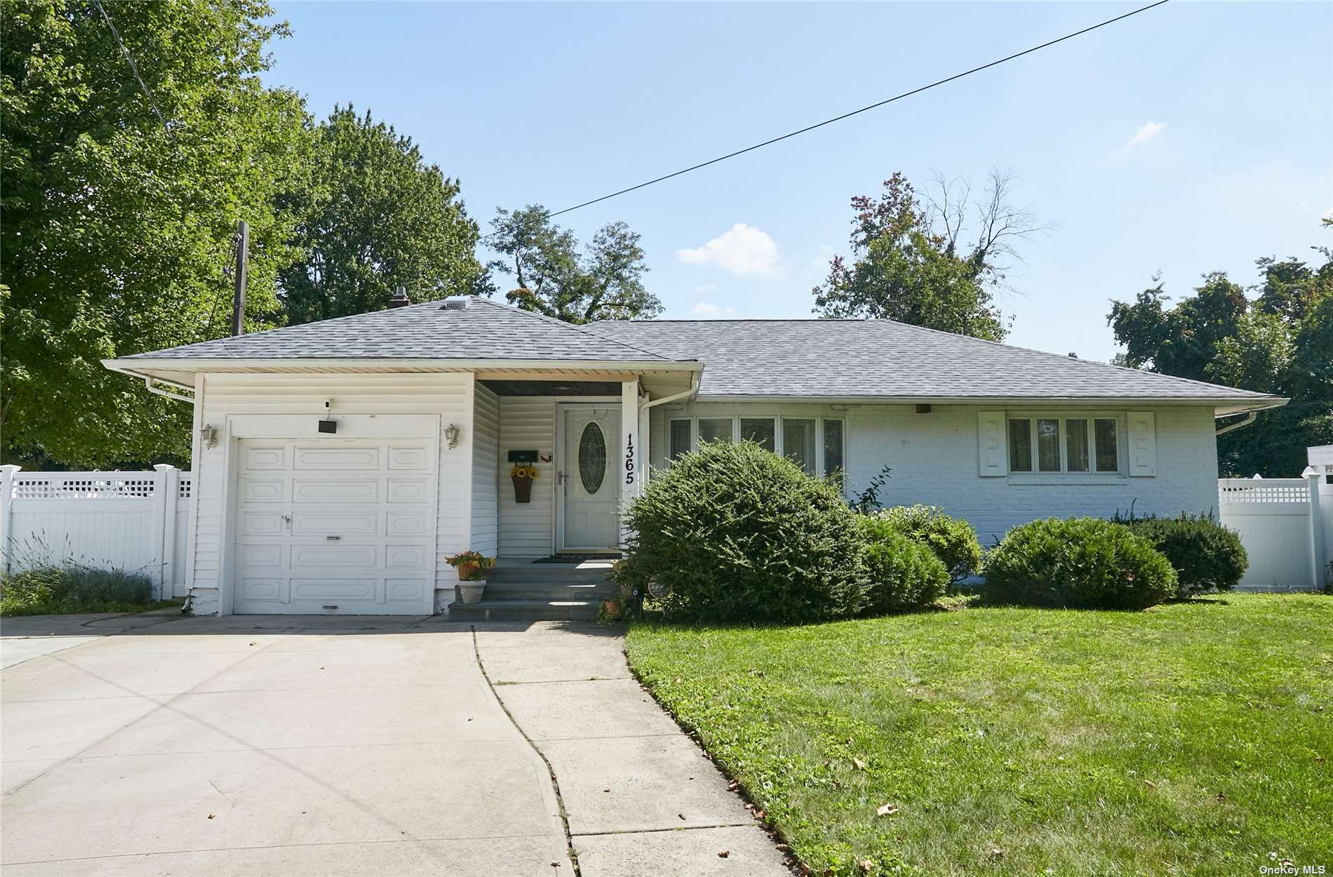 #1 photo, 1365 Carole, 长岛 Valley Stream , NY 11580