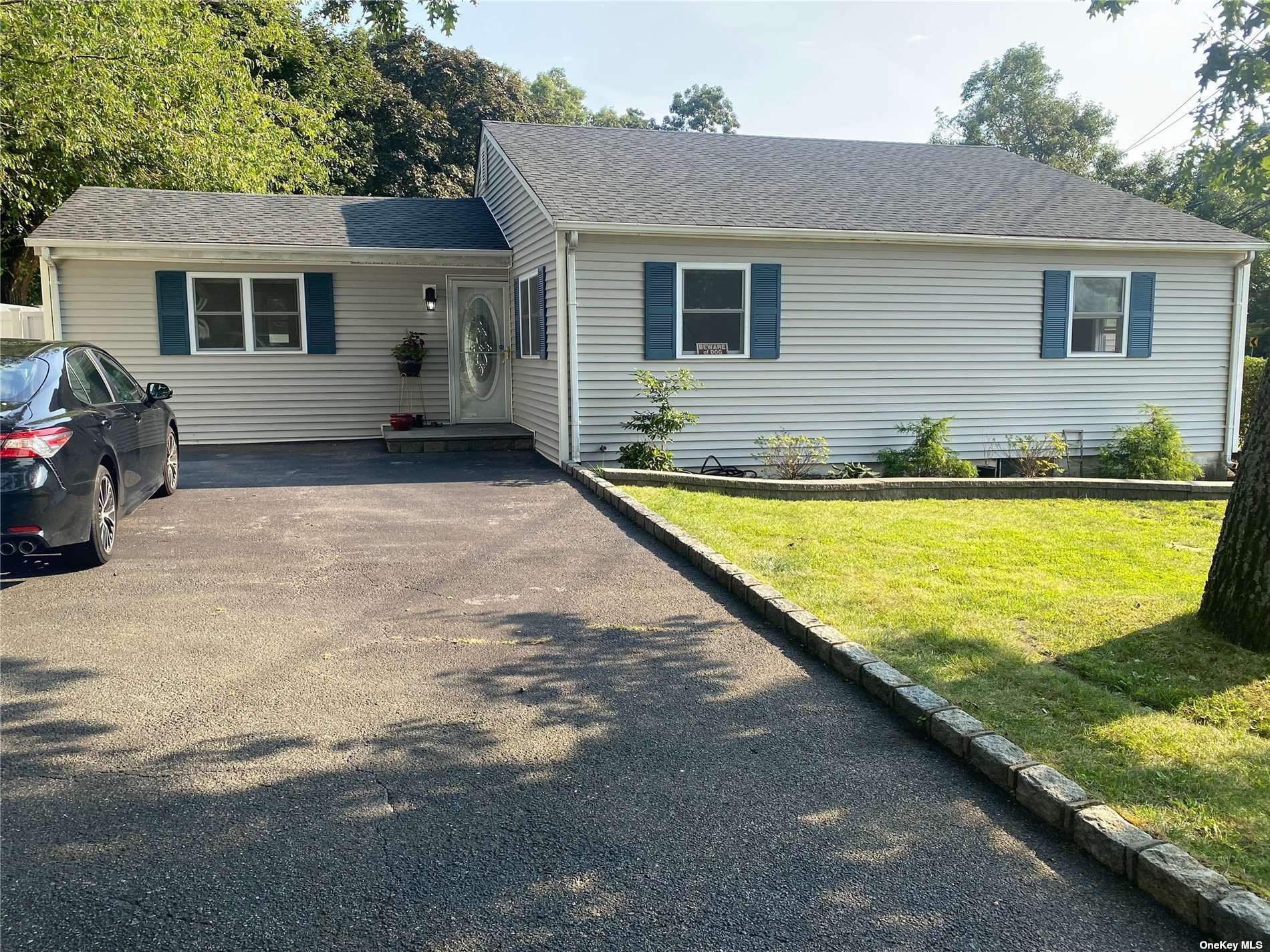 #1 photo, 588 College Road, 东长岛 Farmingville , NY 11738